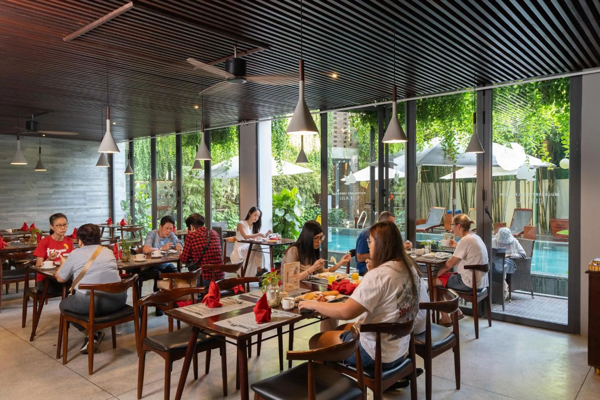 Restaurant/places to eat in Mulberry Collection Silk Eco