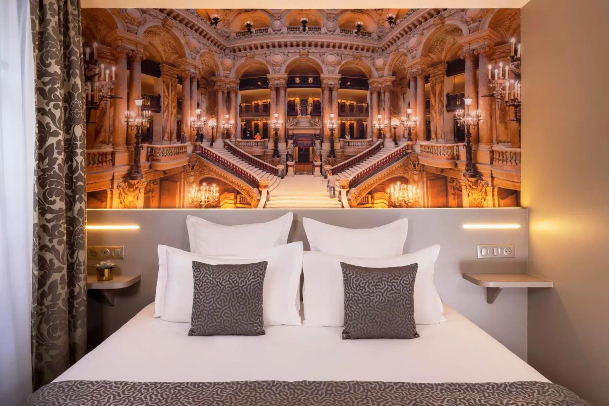 Bed in Dream Hôtel Opéra & Spa