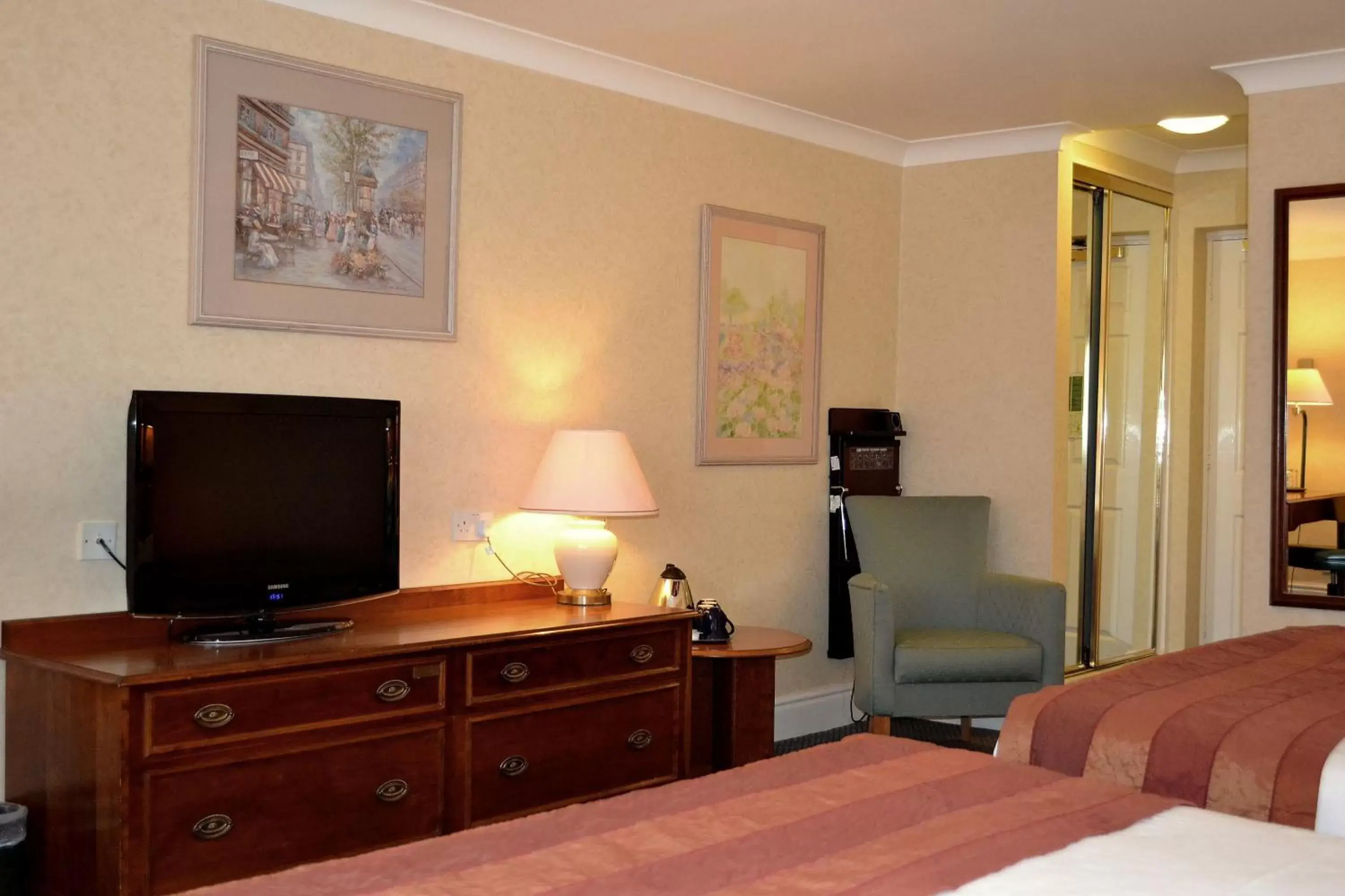 TV and multimedia, TV/Entertainment Center in Citrus Hotel Coventry South by Compass Hospitality