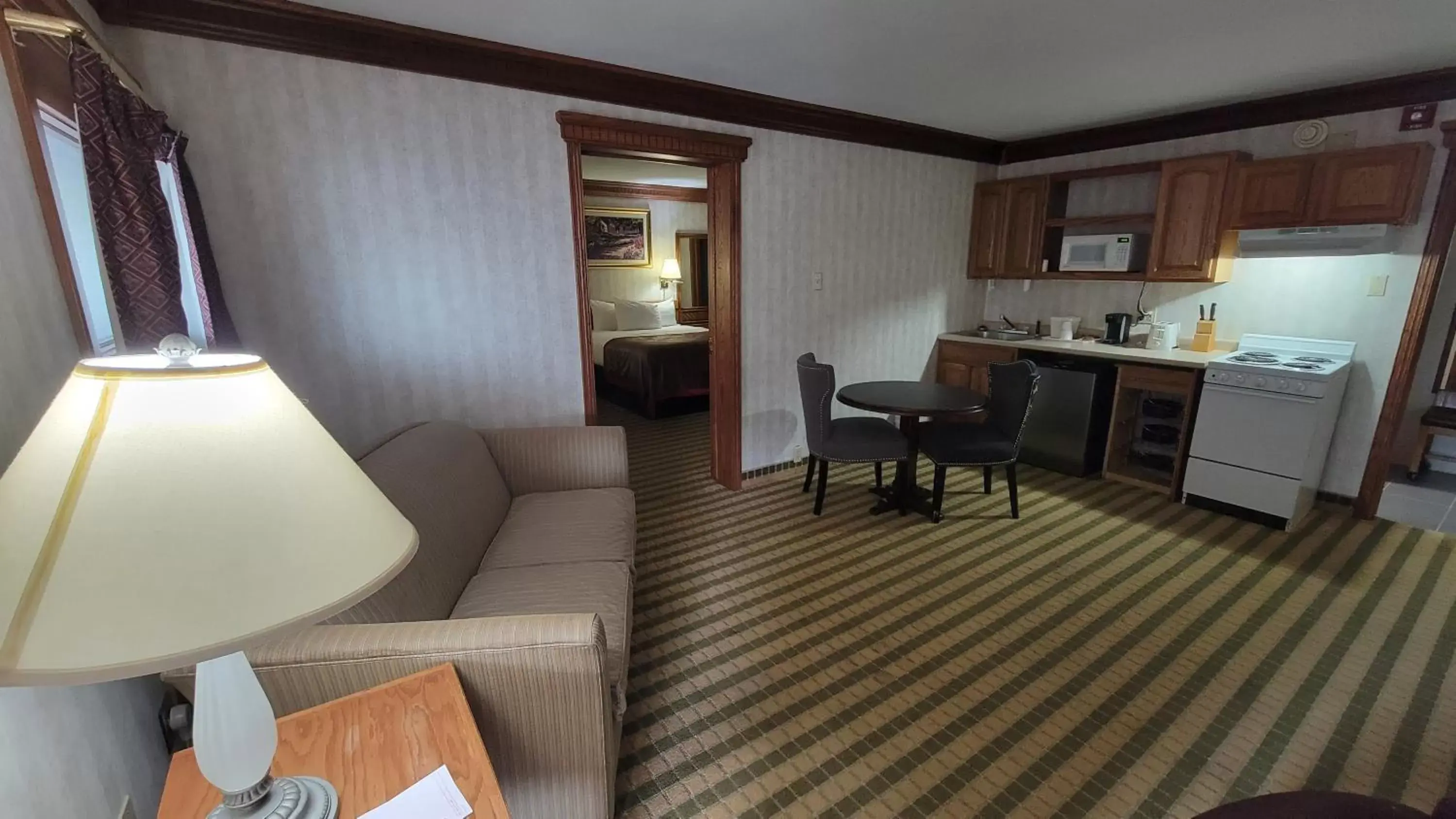 Studio with Two Queen Beds - Non-Smoking in Ramada by Wyndham Saginaw Hotel & Suites Studio with Two Queen Beds - Non-Smoking in Ramada by Wyndham Saginaw Hotel & Suites