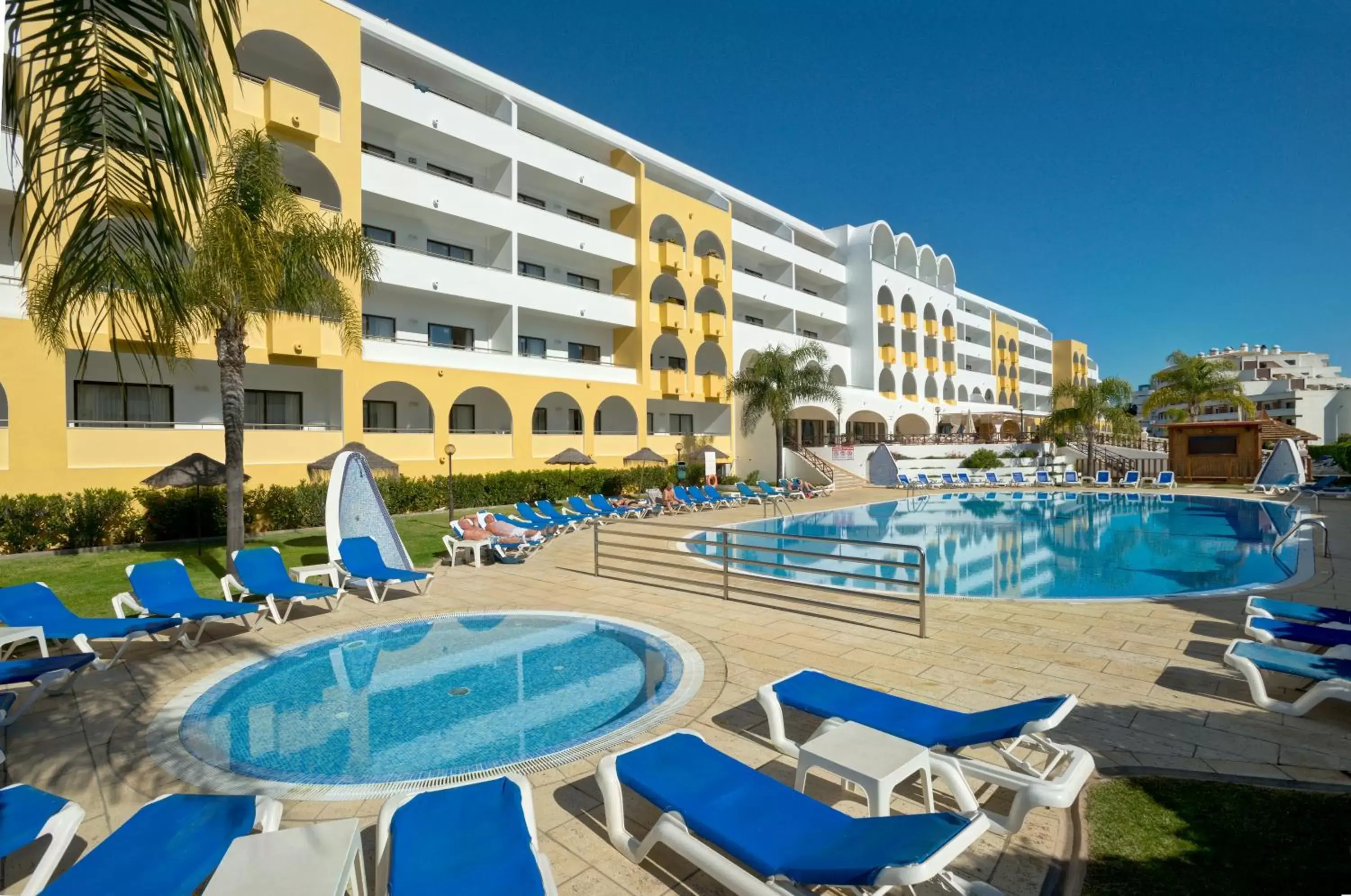 Swimming Pool in Aparthotel Paladim & Alagoamar