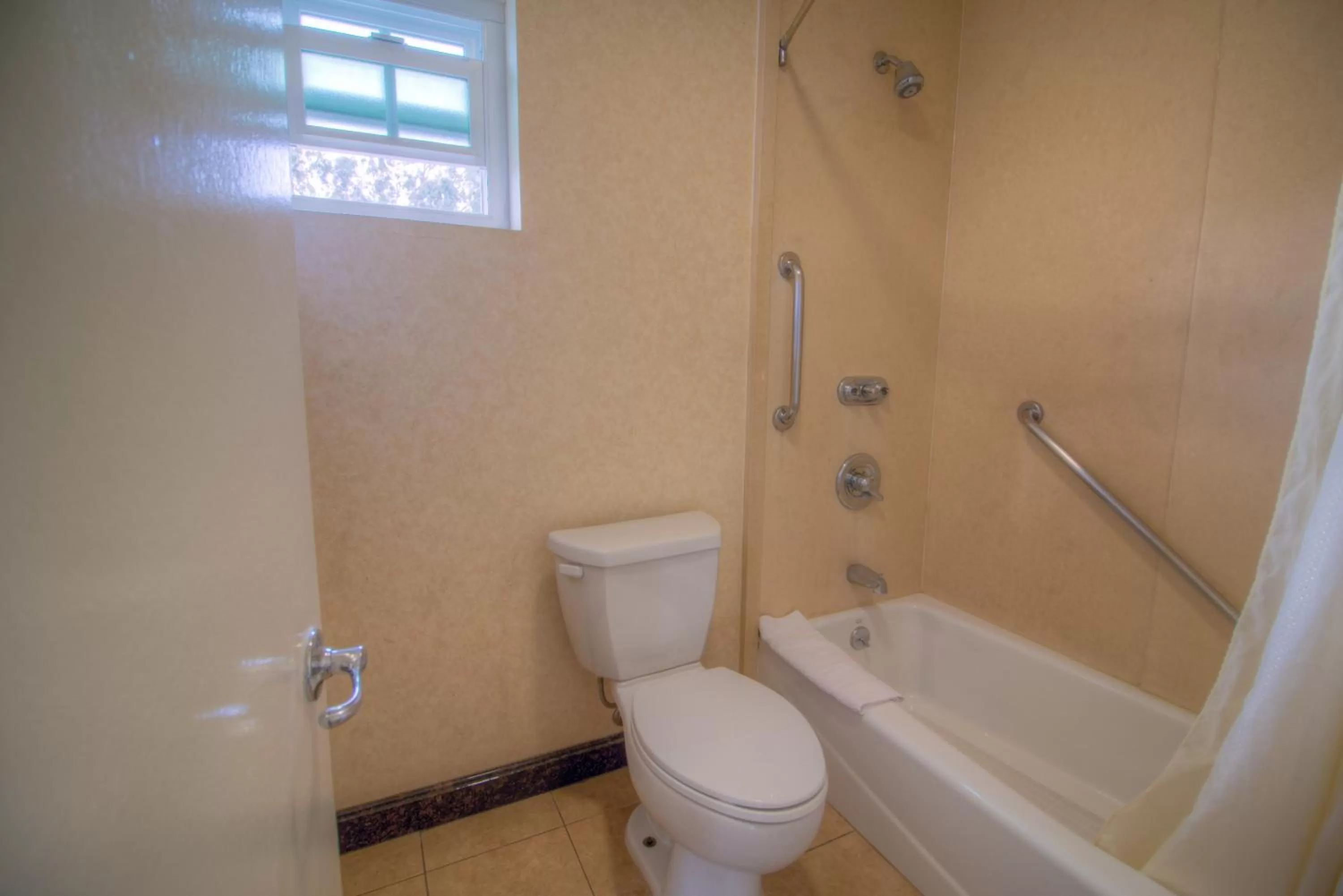 Toilet in Princess Inn