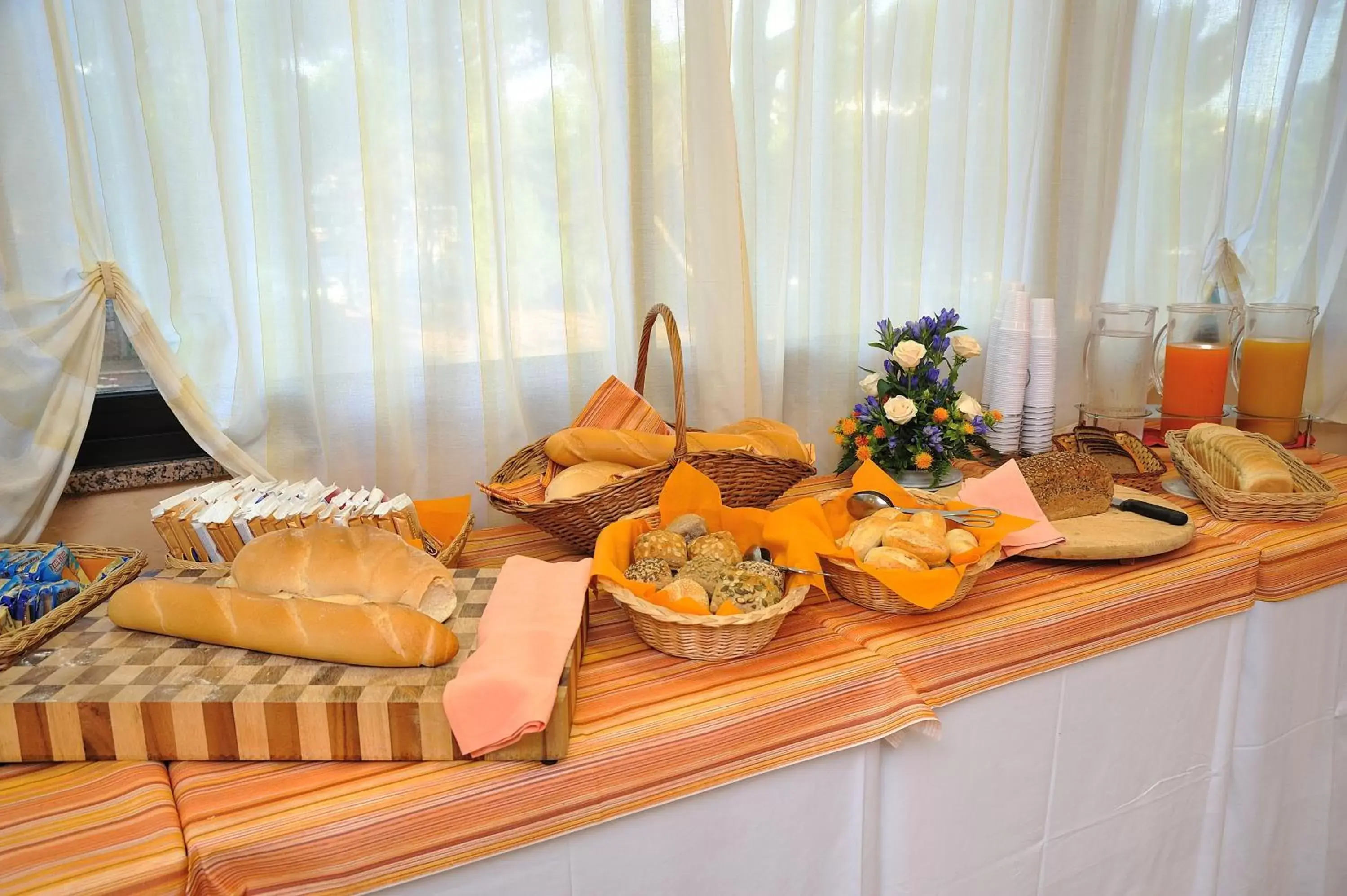 Restaurant/places to eat in Hotel Ausonia Restaurant/places to eat in Hotel Ausonia