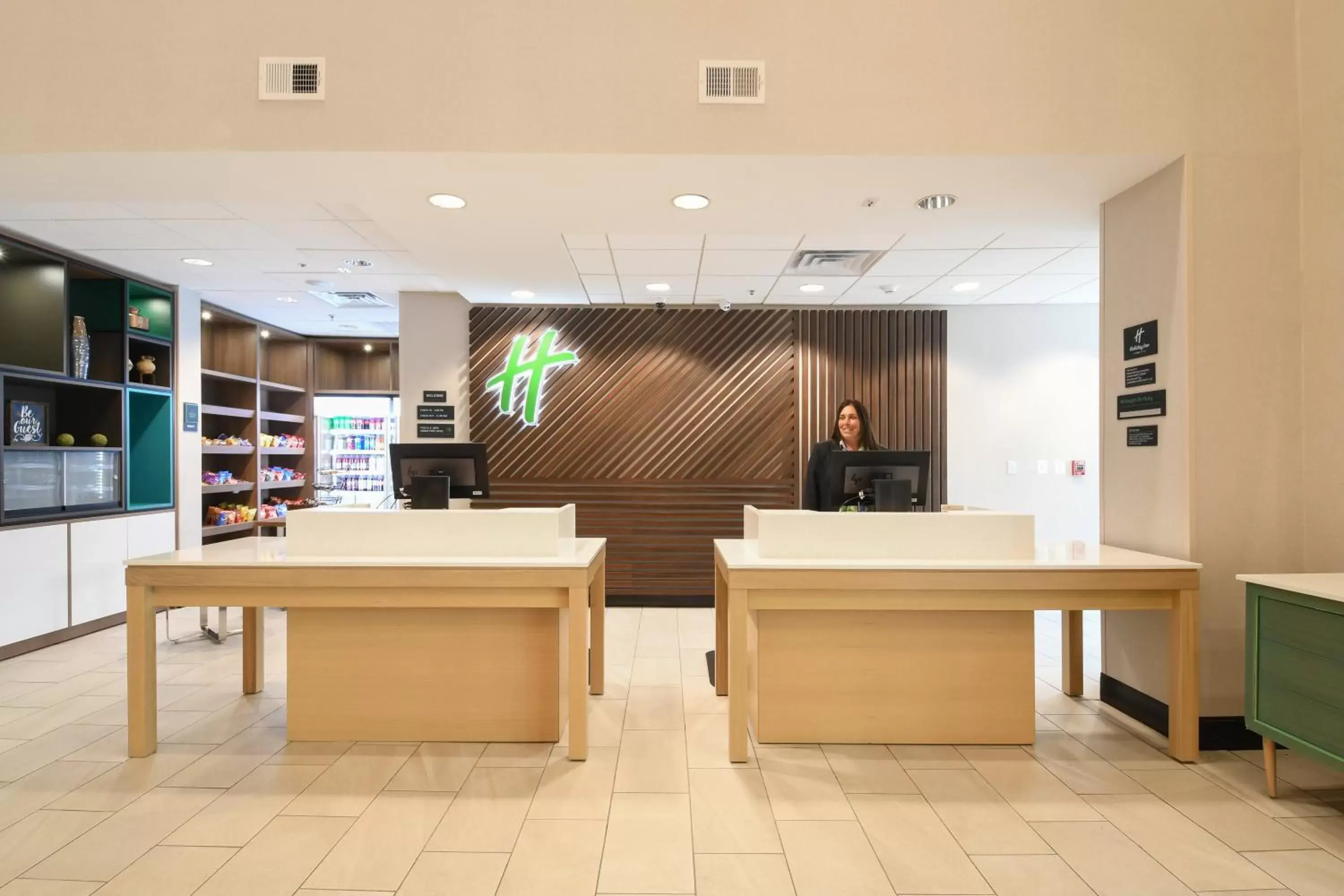 Property building in Holiday Inn Fredericksburg - Conference Center by IHG Property building in Holiday Inn Fredericksburg - Conference Center by IHG