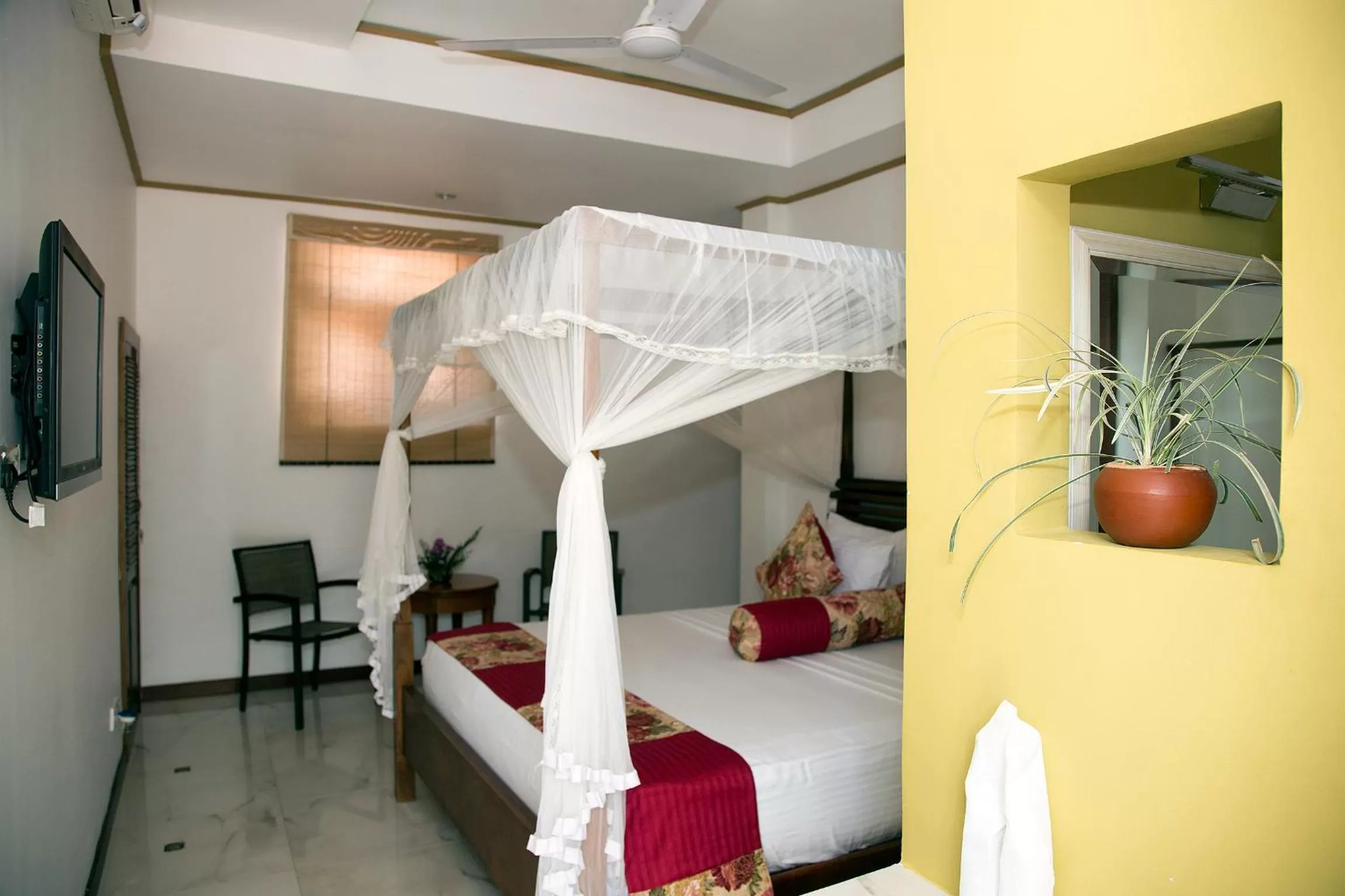 Bedroom, Bed in Suriya Arana