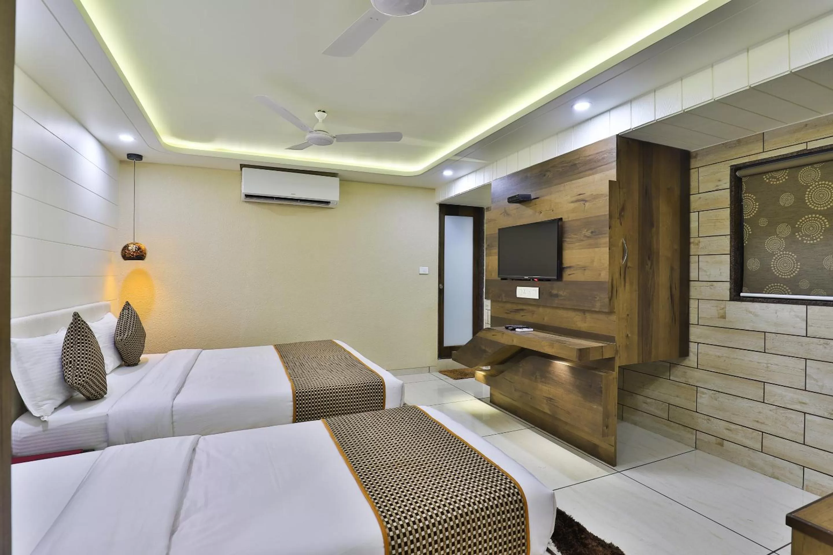 TV and multimedia, Bed in Hotel Pearl