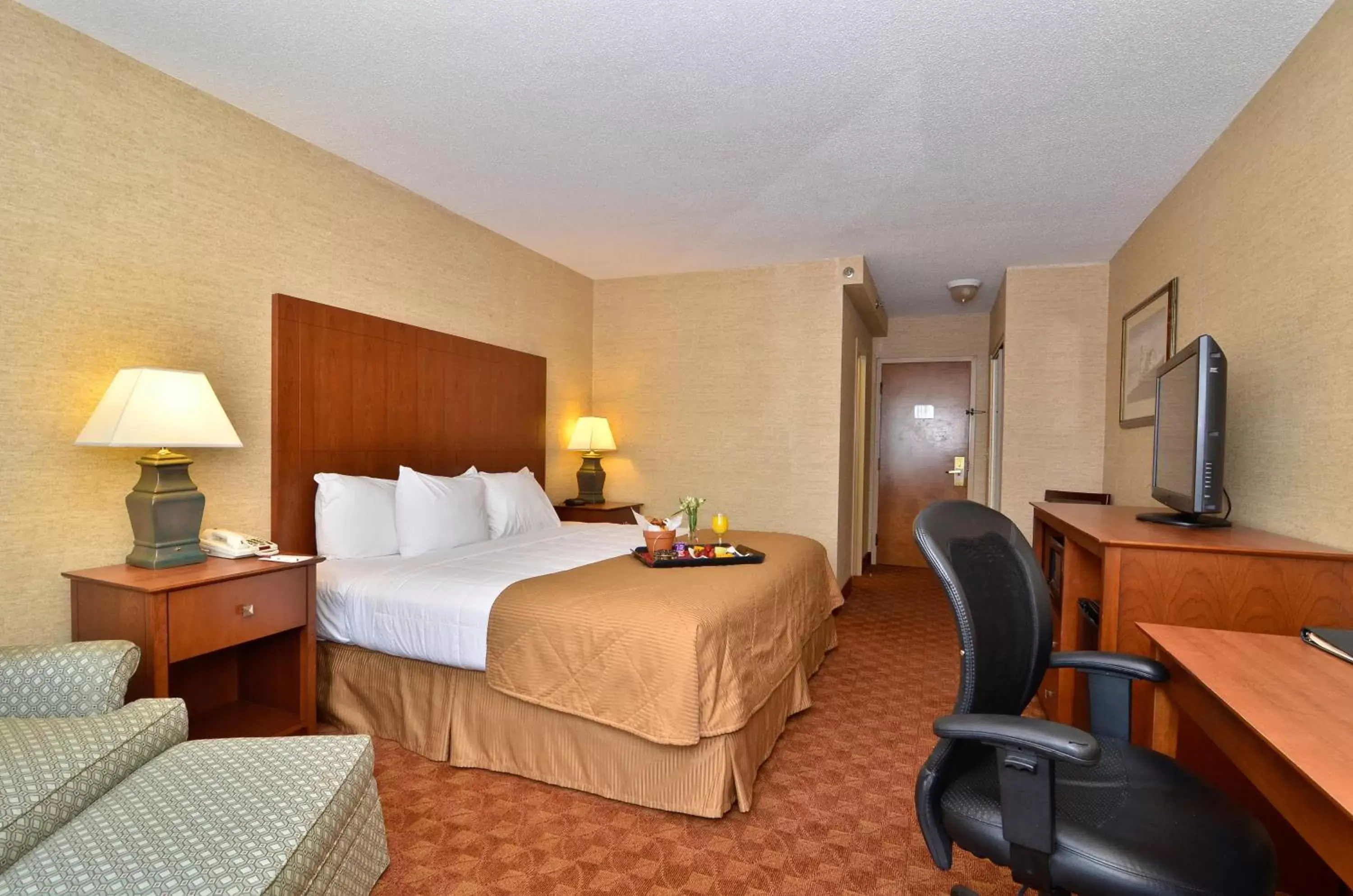 Photo of the whole room in Clarion Hotel Airport Portland