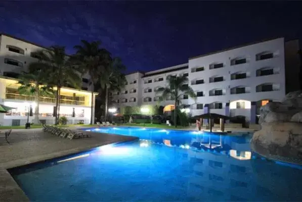 Property building, Swimming Pool in Hotel Gran Plaza & Convention Center