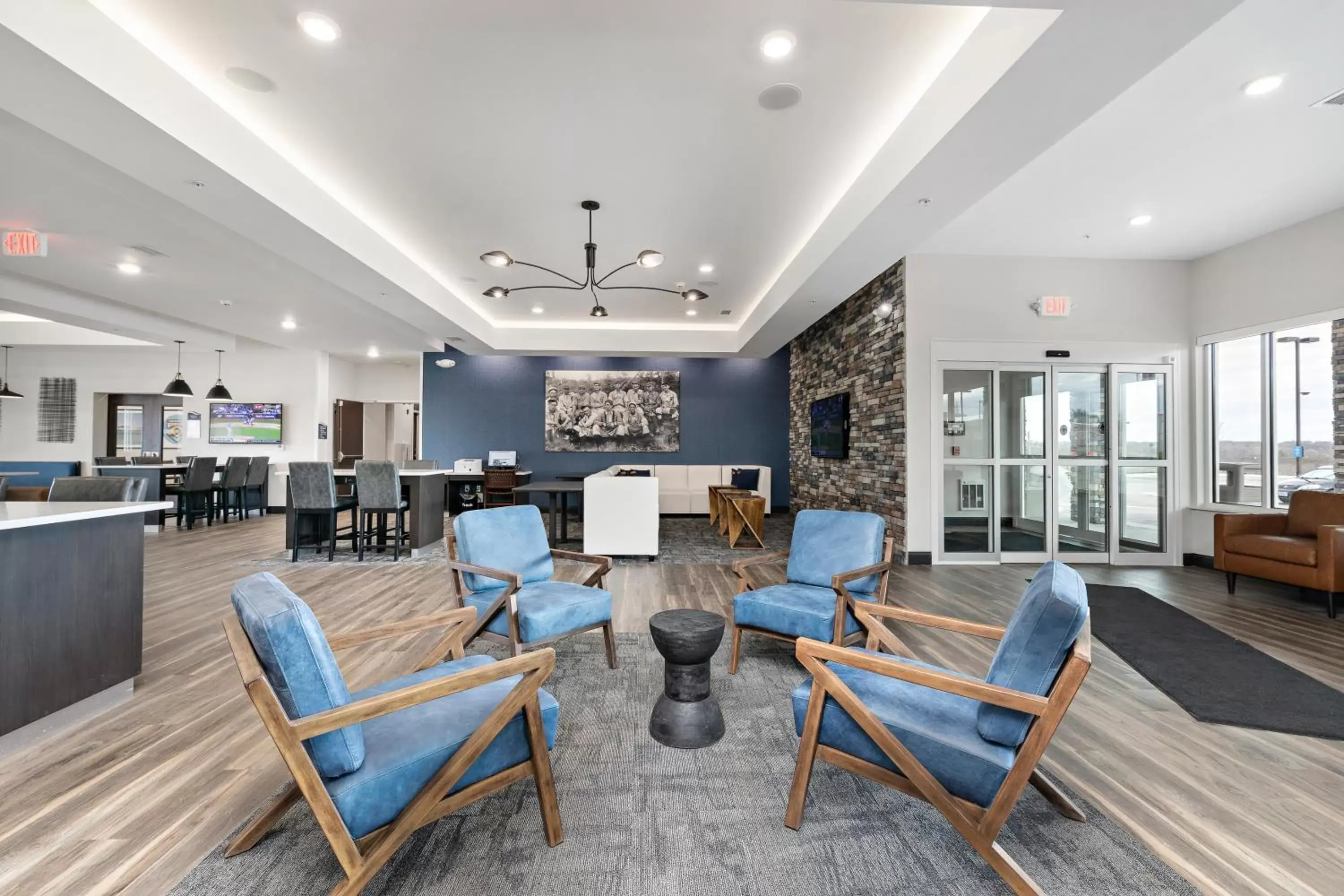 Lobby or reception in Holiday Inn Express Kansas City North Parkville, an IHG Hotel