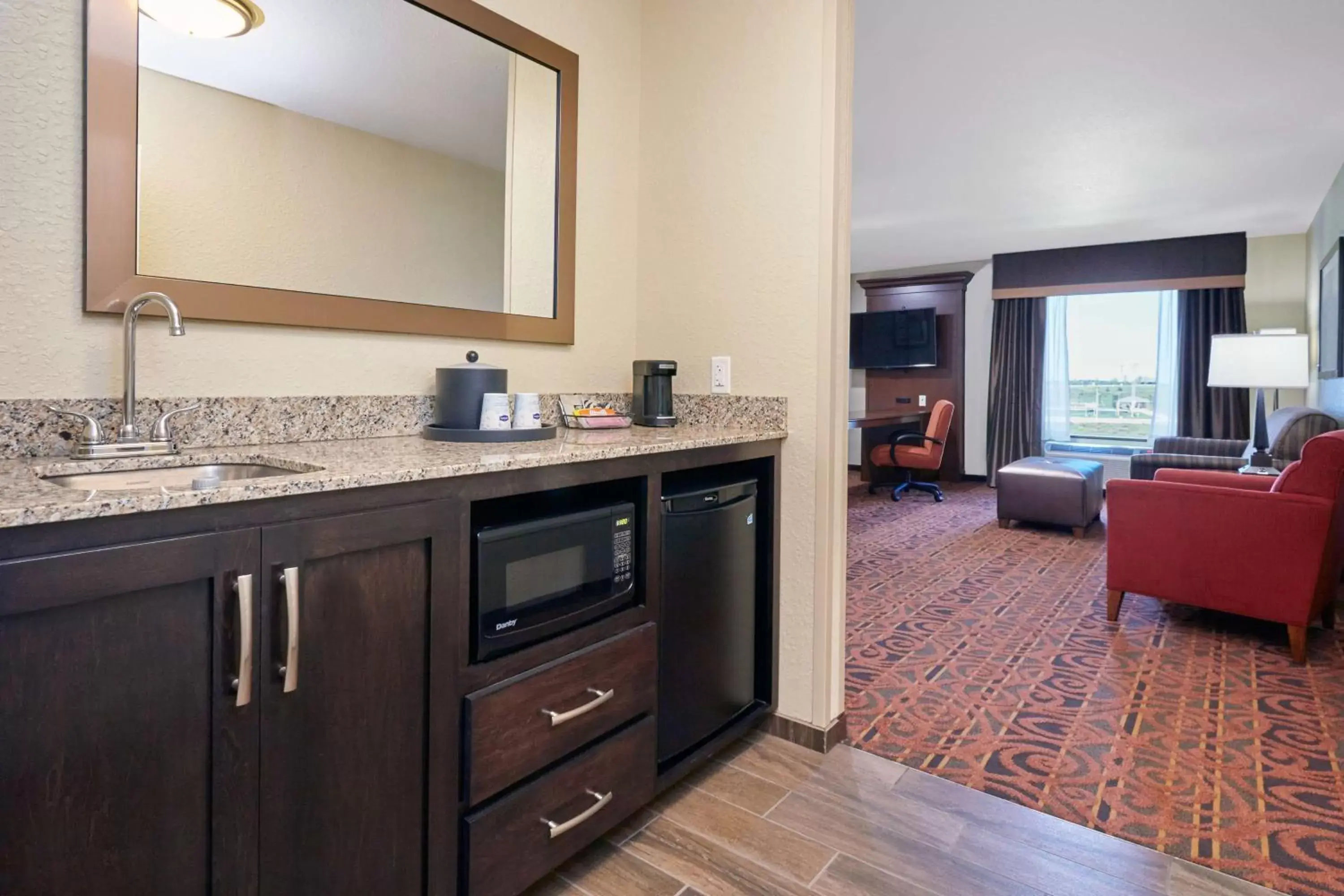 Kitchen or kitchenette, Kitchen/Kitchenette in Hampton Inn & Suites Milwaukee/Franklin