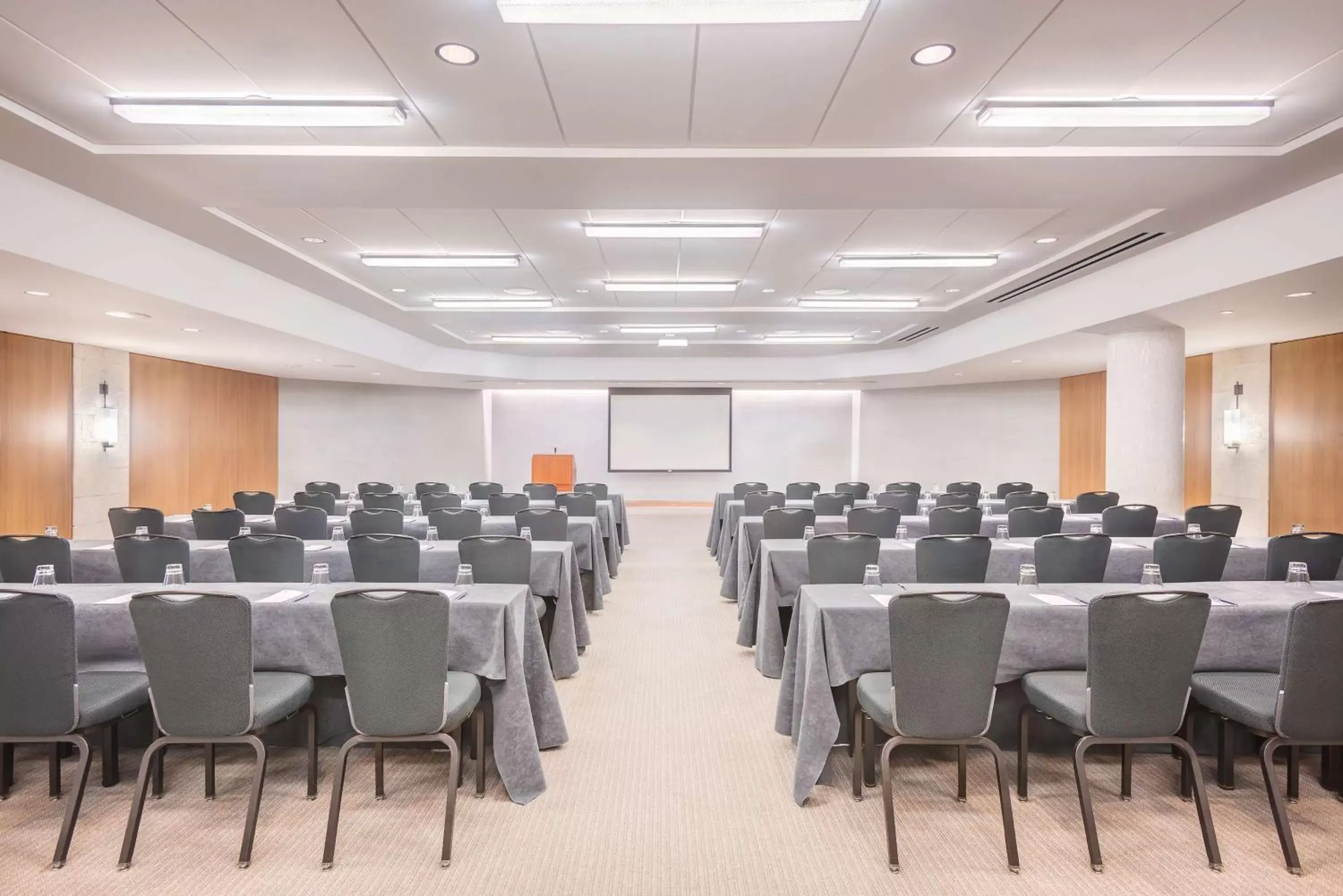 Meeting/conference room in Hyatt Regency Waikiki Beach Resort & Spa