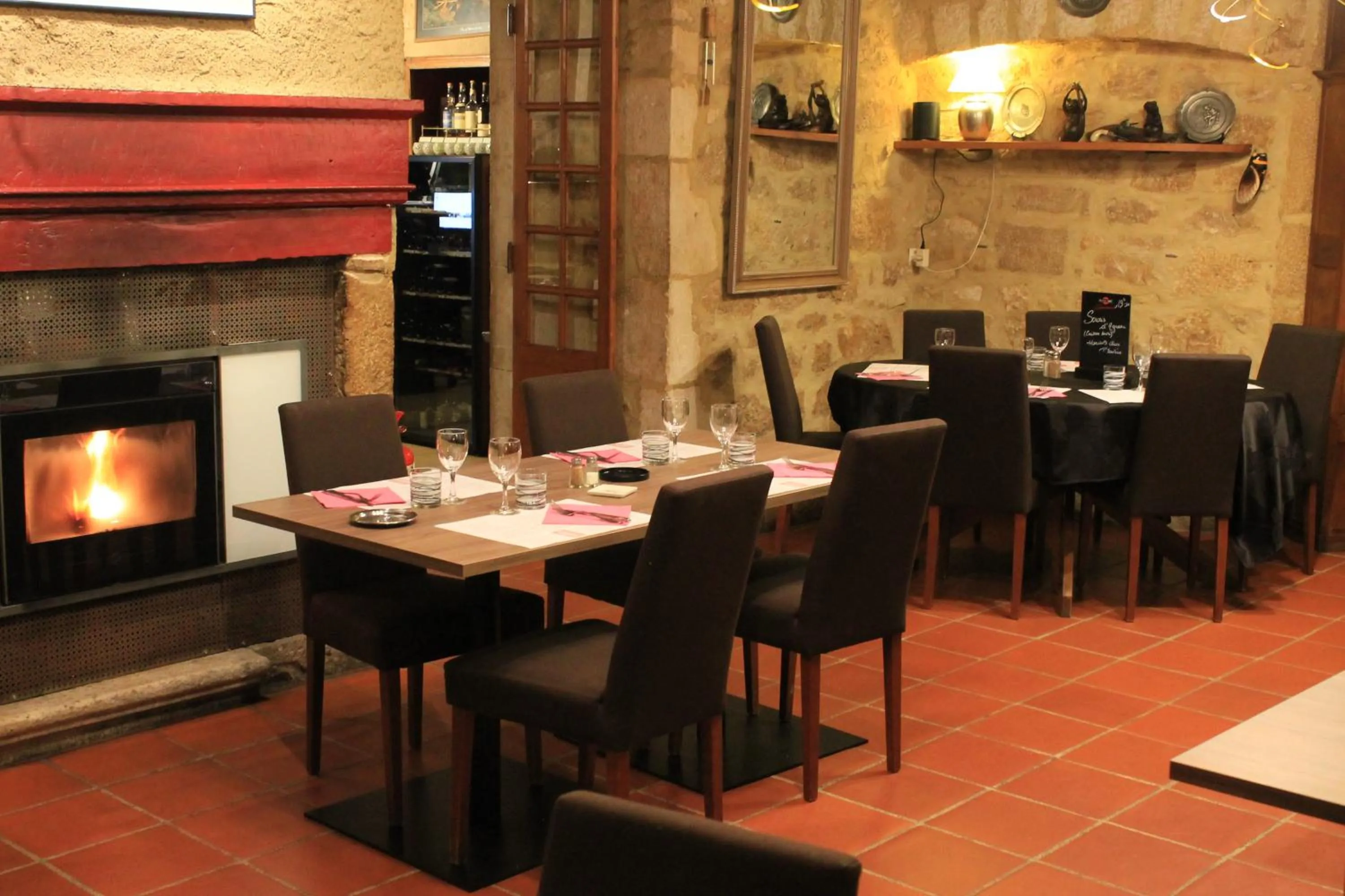 Logis Hotels- Auberge de la Tour - Hôtel et restaurant