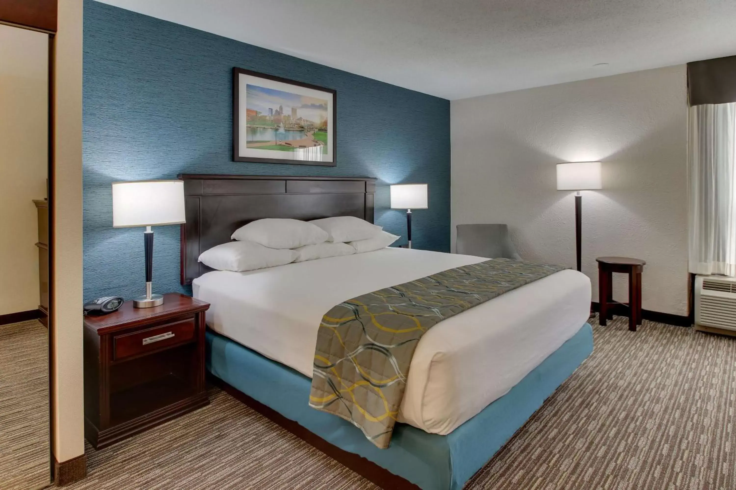 Photo of the whole room, Bed in Best Western Plus Indianapolis North at Pyramids