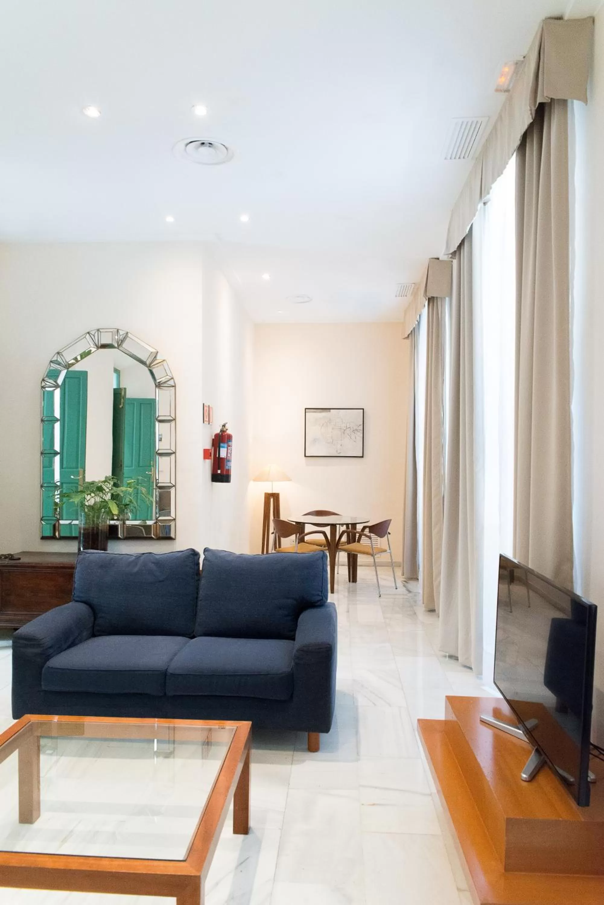 Communal lounge/ TV room in Hotel Inglaterra