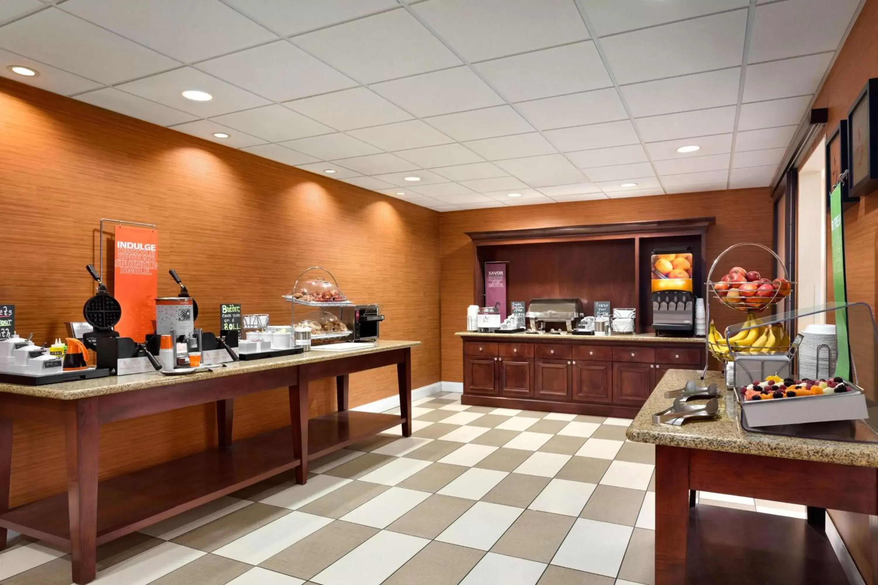 Dining area, Restaurant/Places to Eat in Hampton Inn & Suites Largo
