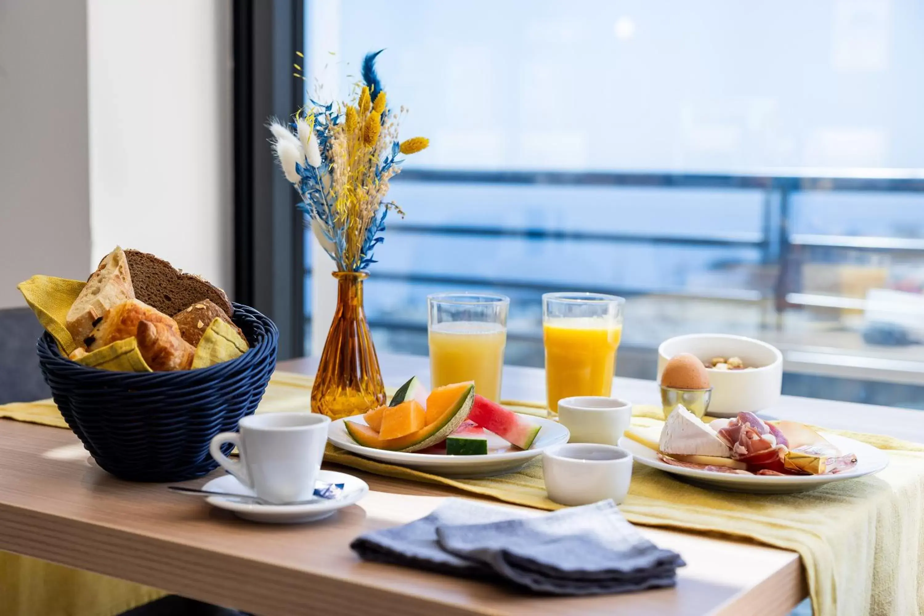 Breakfast in Hôtel Le Bastia