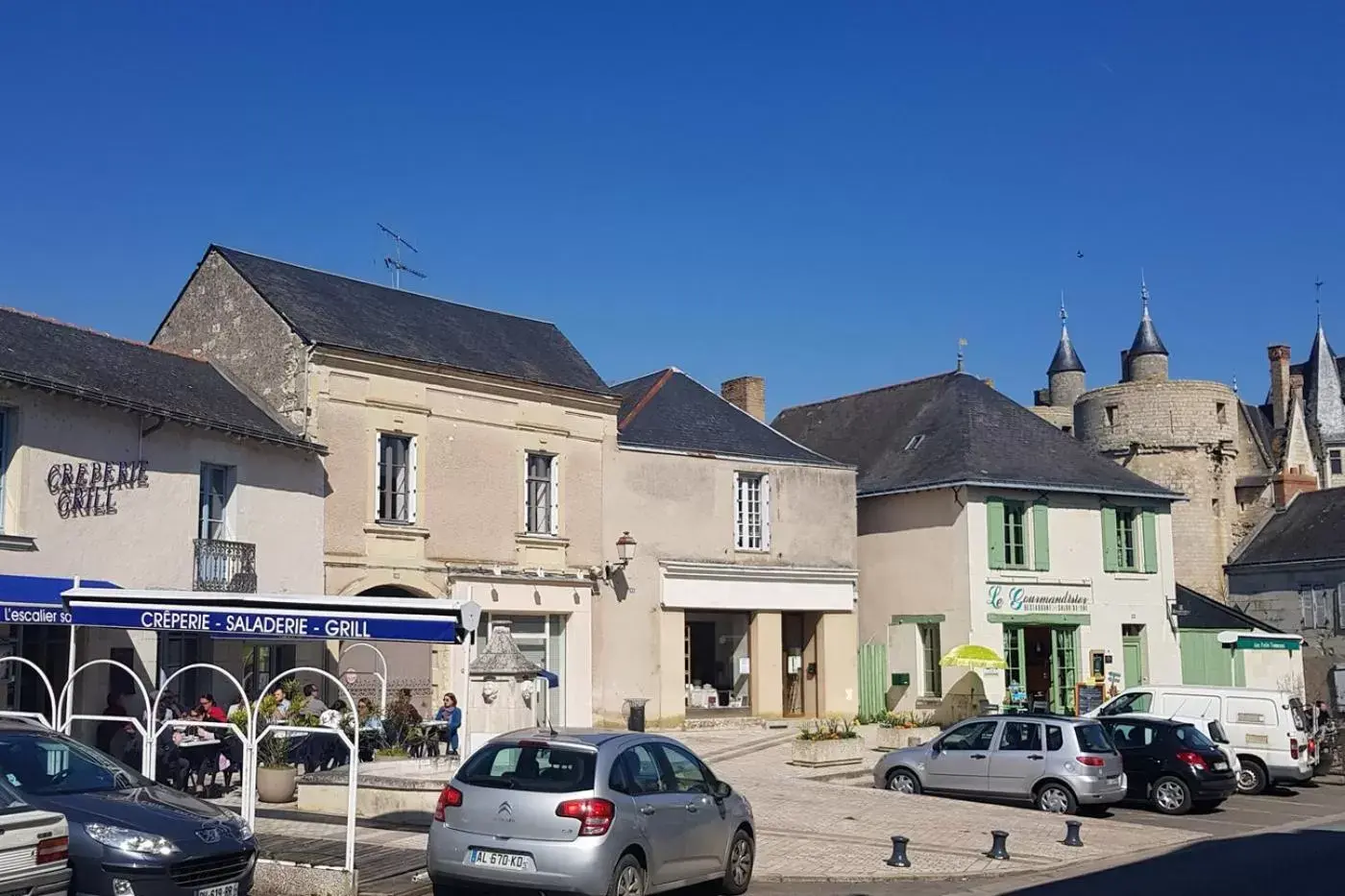 Neighbourhood, Property Building in Moulin2Roues