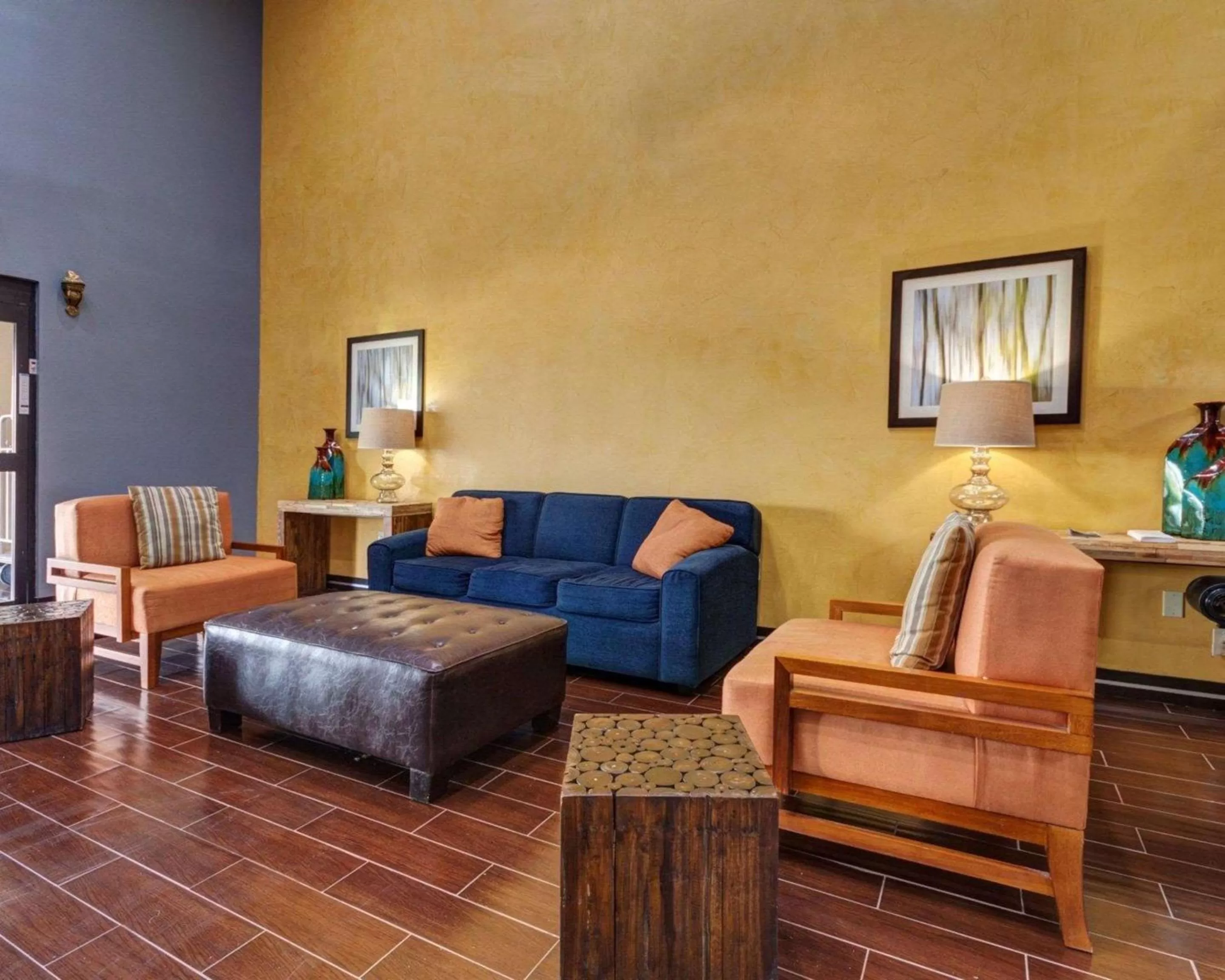 Lobby or reception in Comfort Suites Lake Ray Hubbard