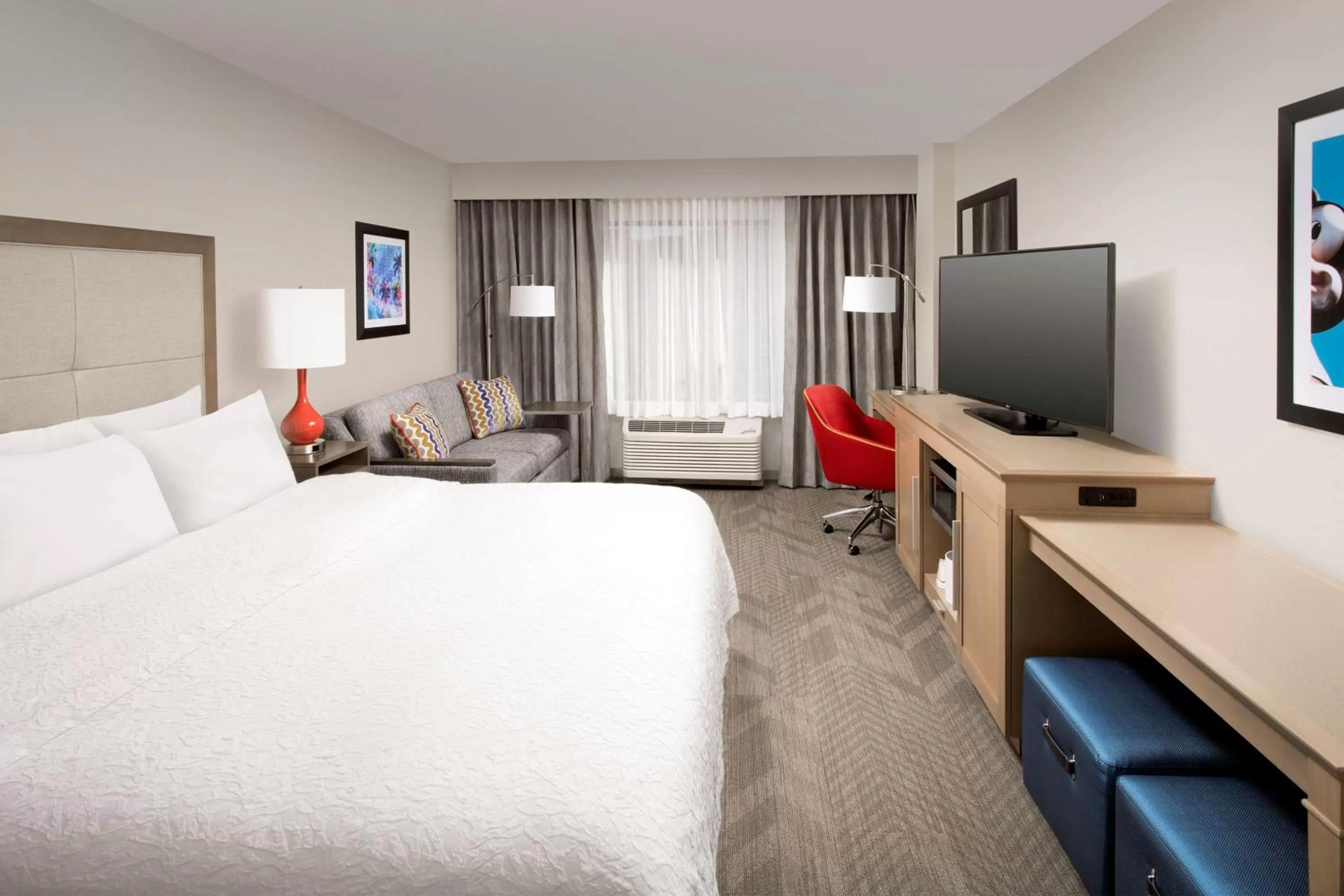 Bedroom, Bed in Hampton Inn & Suites Anaheim Garden Grove