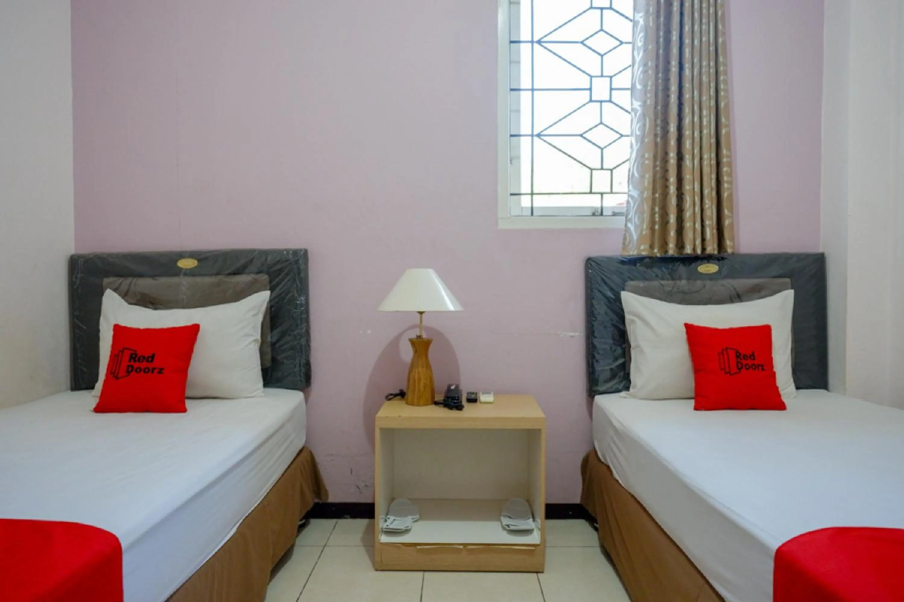 Bedroom, Bed in RedDoorz Plus Syariah @ Hotel Boulevard Luwuk