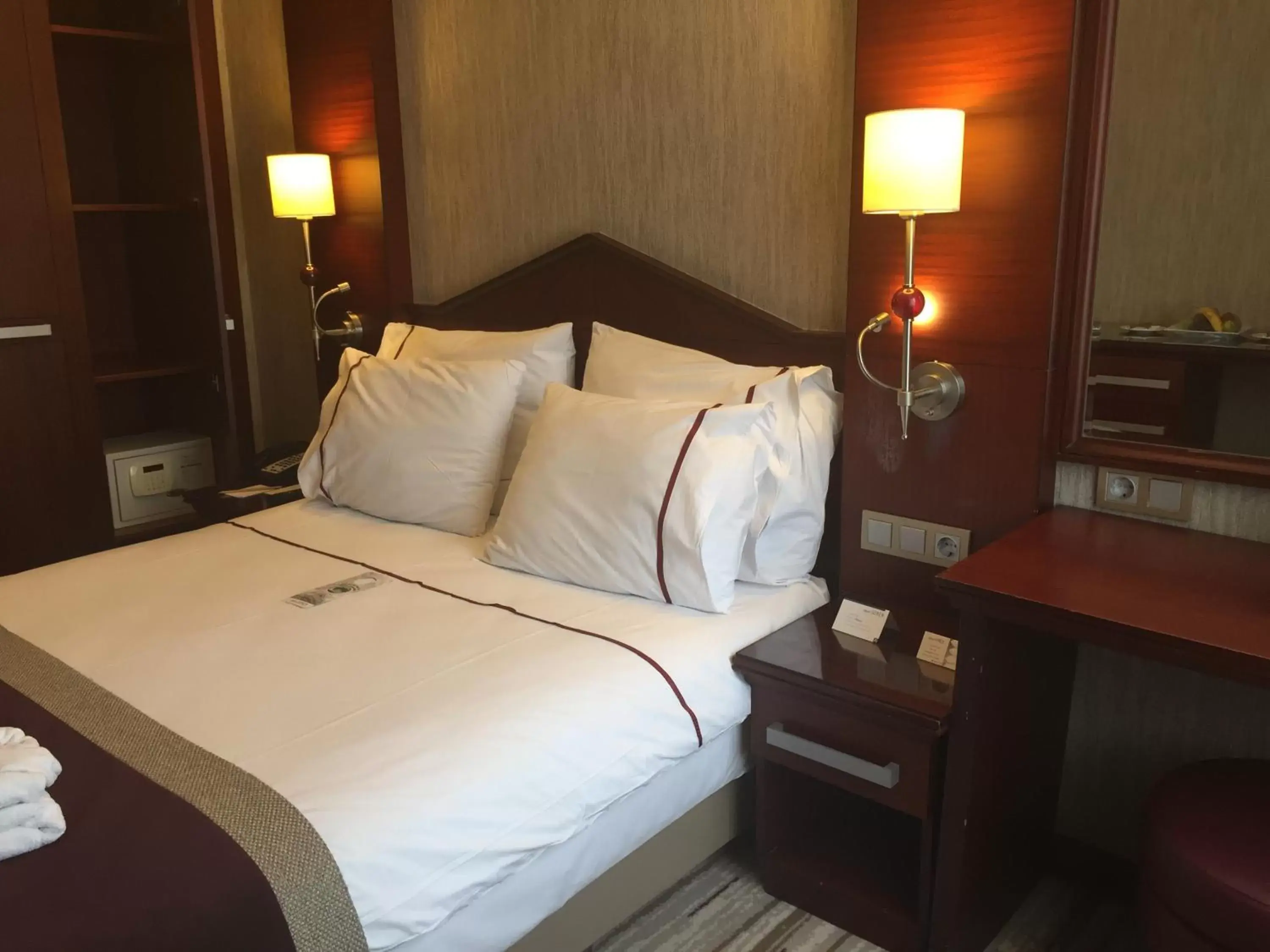 Bed, Room Photo in Taksim Gonen Hotel