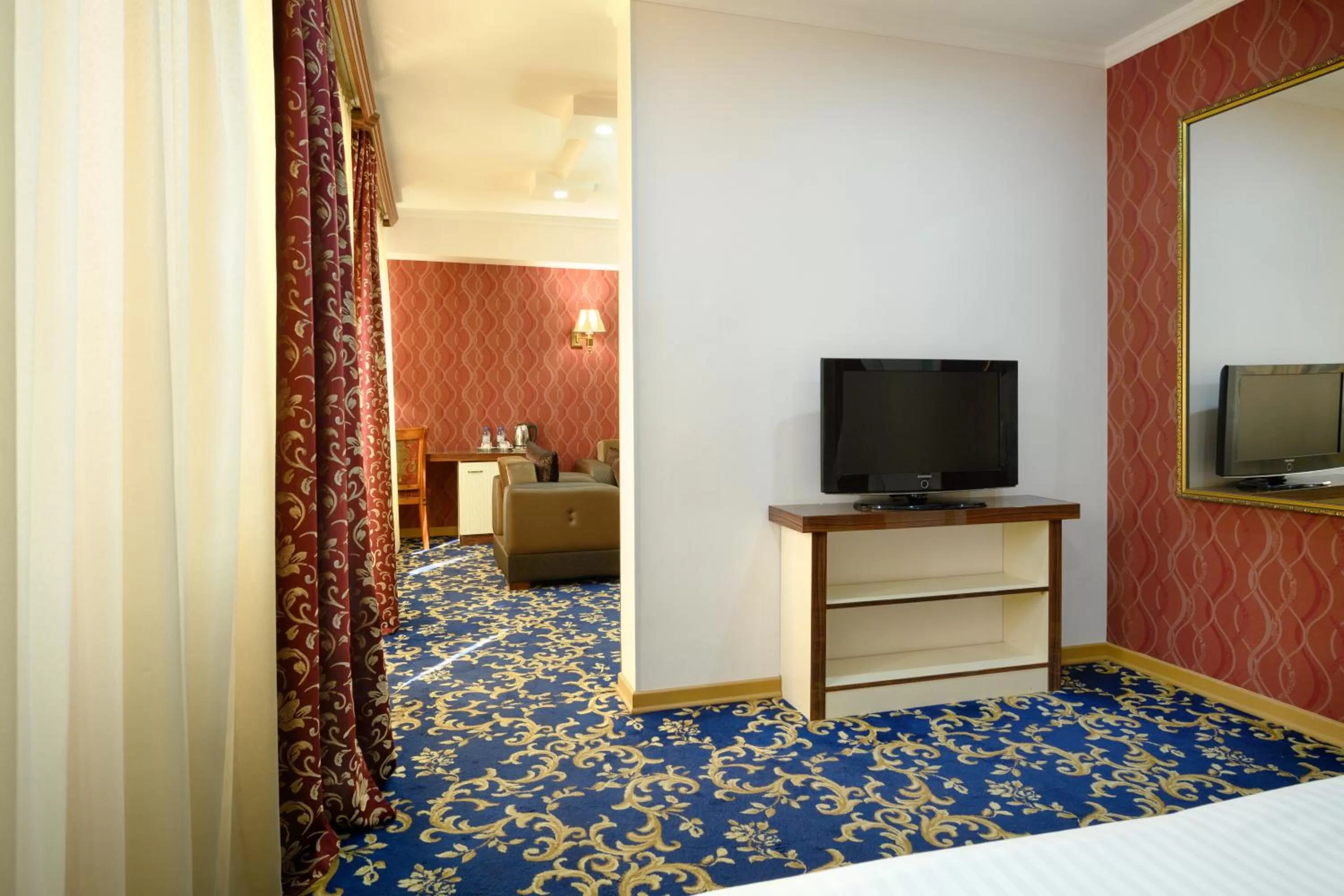 Communal lounge/ TV room, Bed in Royal Plaza by Stellar Hotels, Yerevan