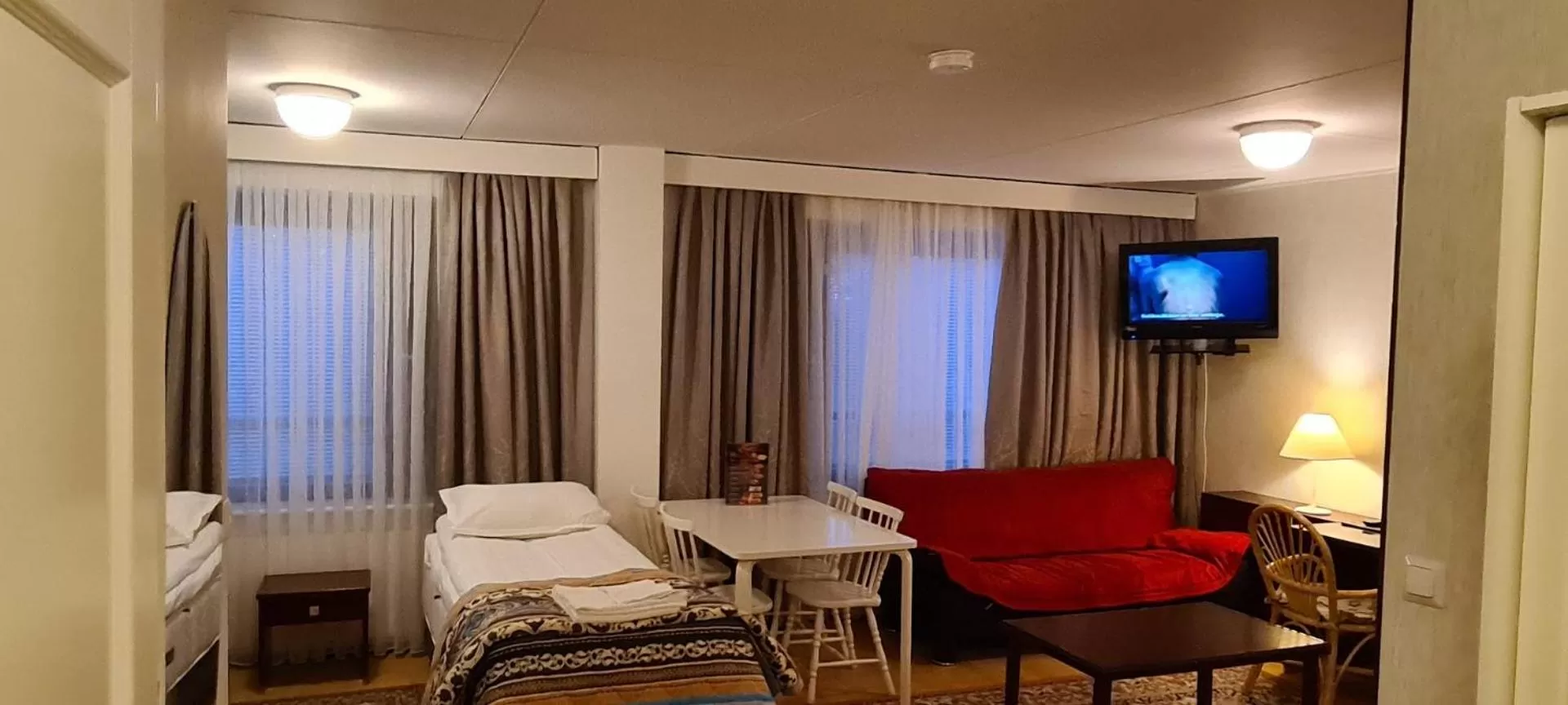 TV/Entertainment Center in Hotelli Sandels