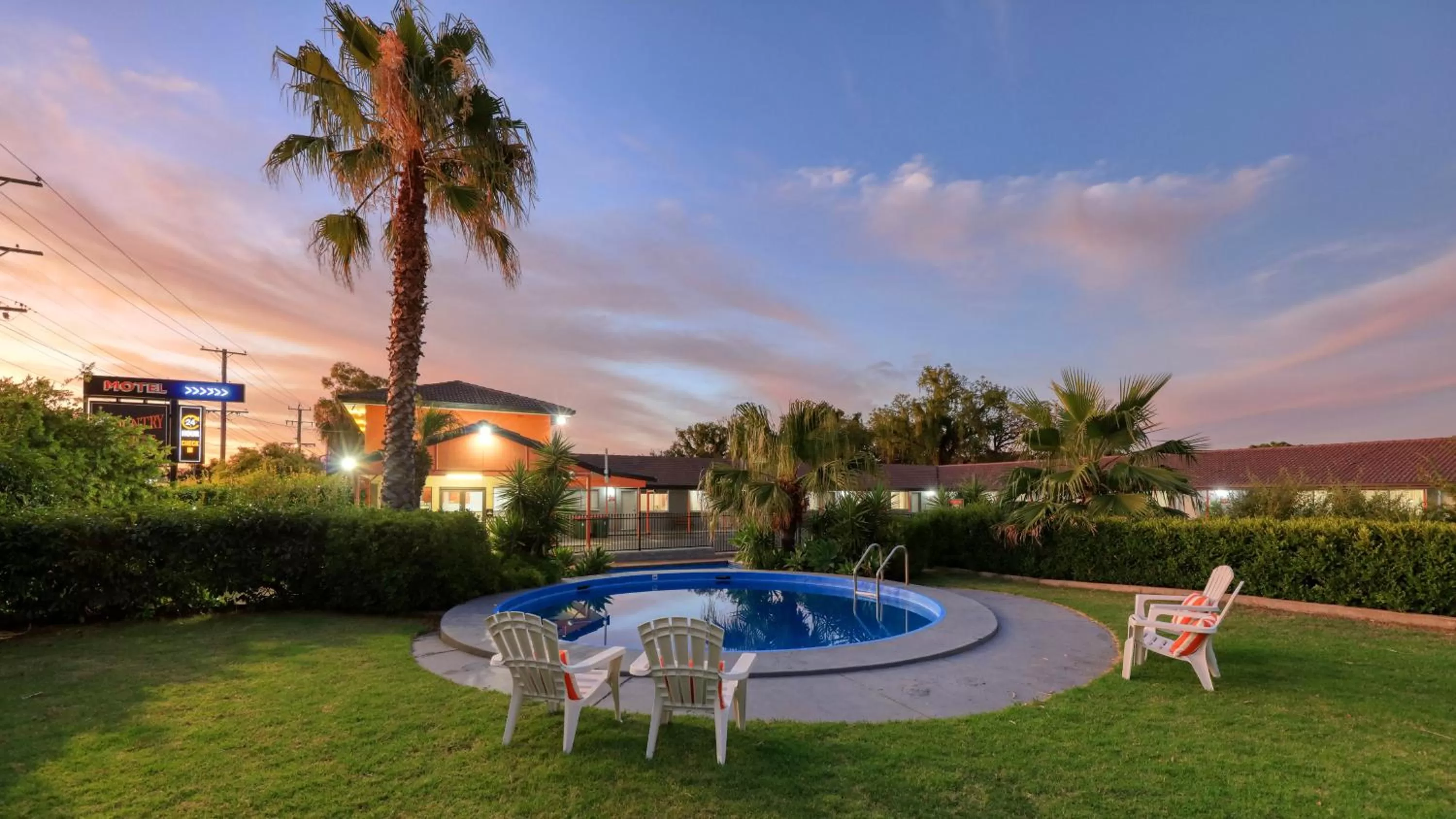 Swimming pool in Country Leisure Motor Inn