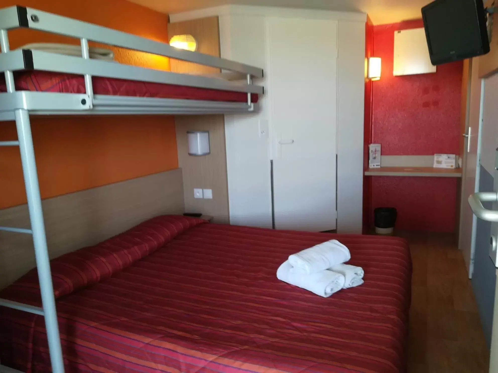 Bedroom, Bunk Bed in Premiere Classe Cambrai Proville