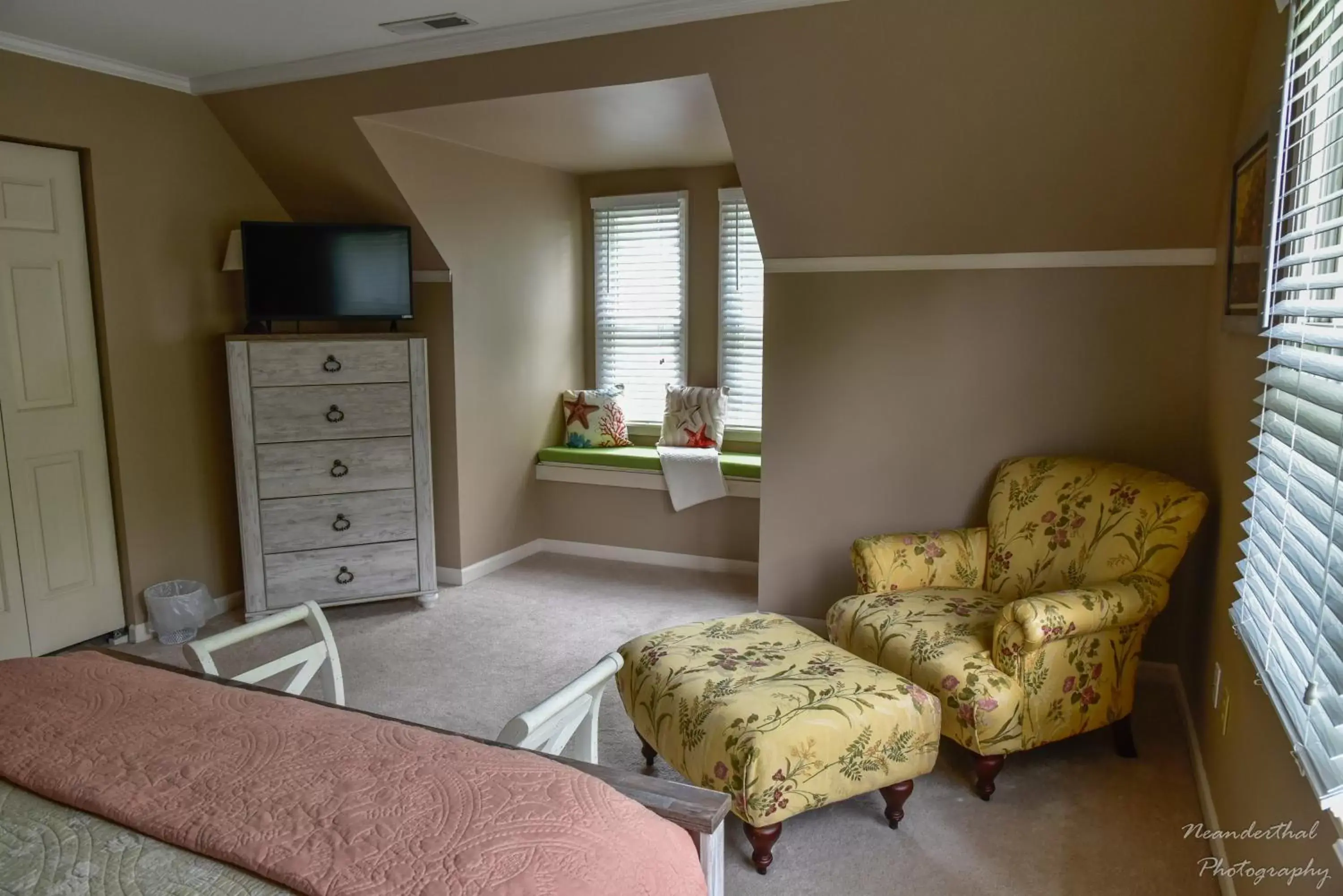 Seating Area in The Yellow Rose of Talbot Bed and Breakfast