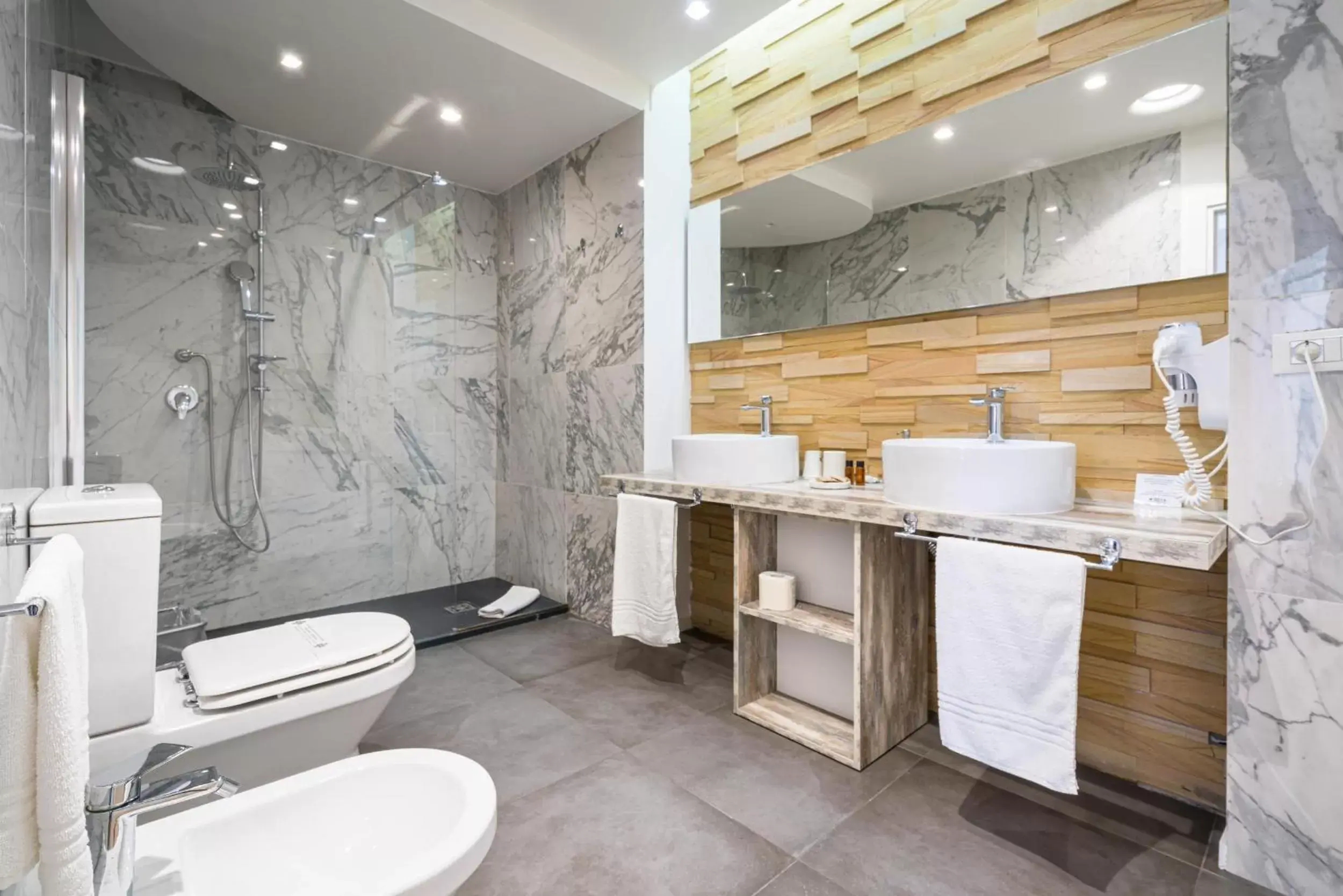 Shower, Bathroom in Taormina Palace Hotel