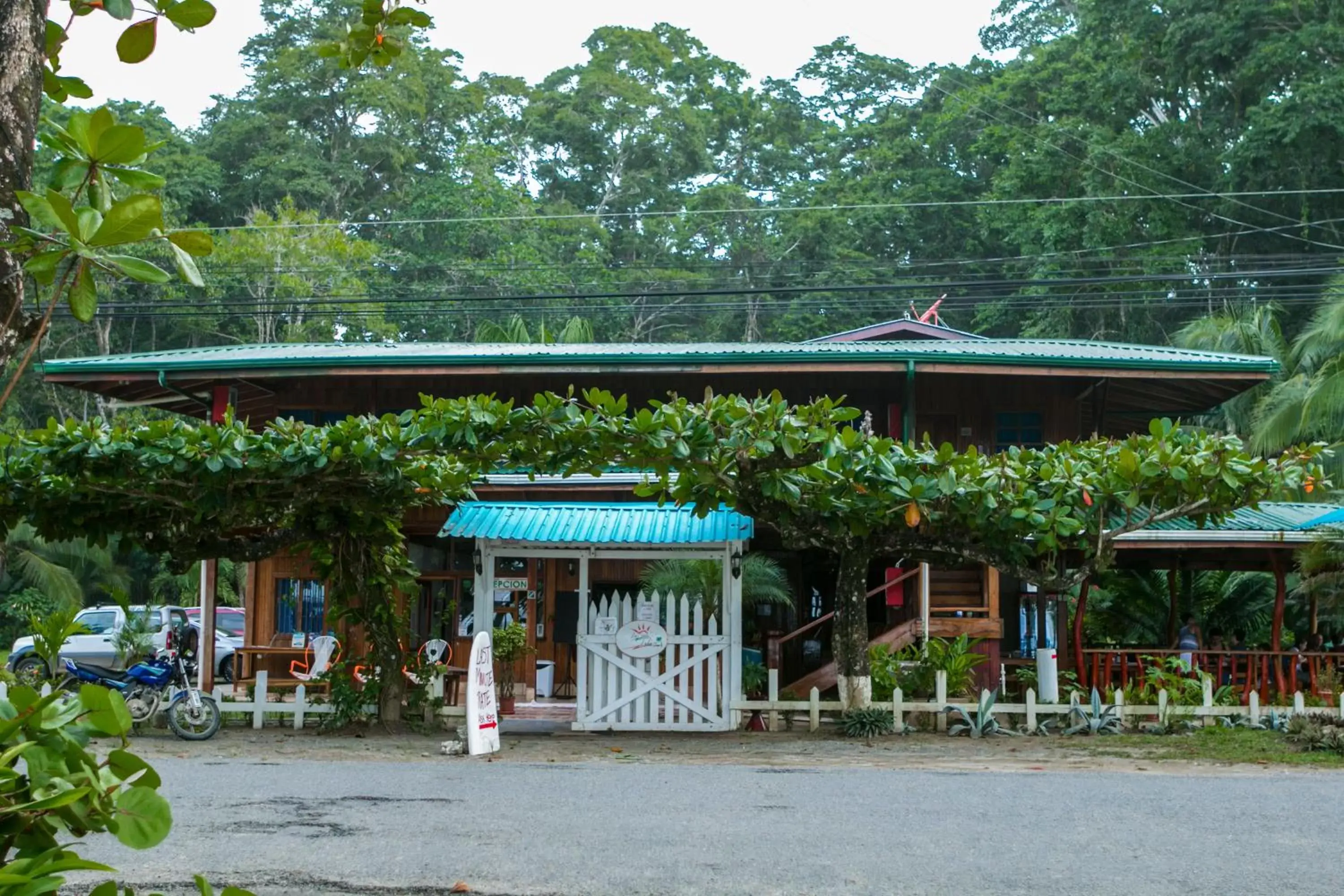 Facade/entrance, Patio/Outdoor Area in Hotel La Isla Inn