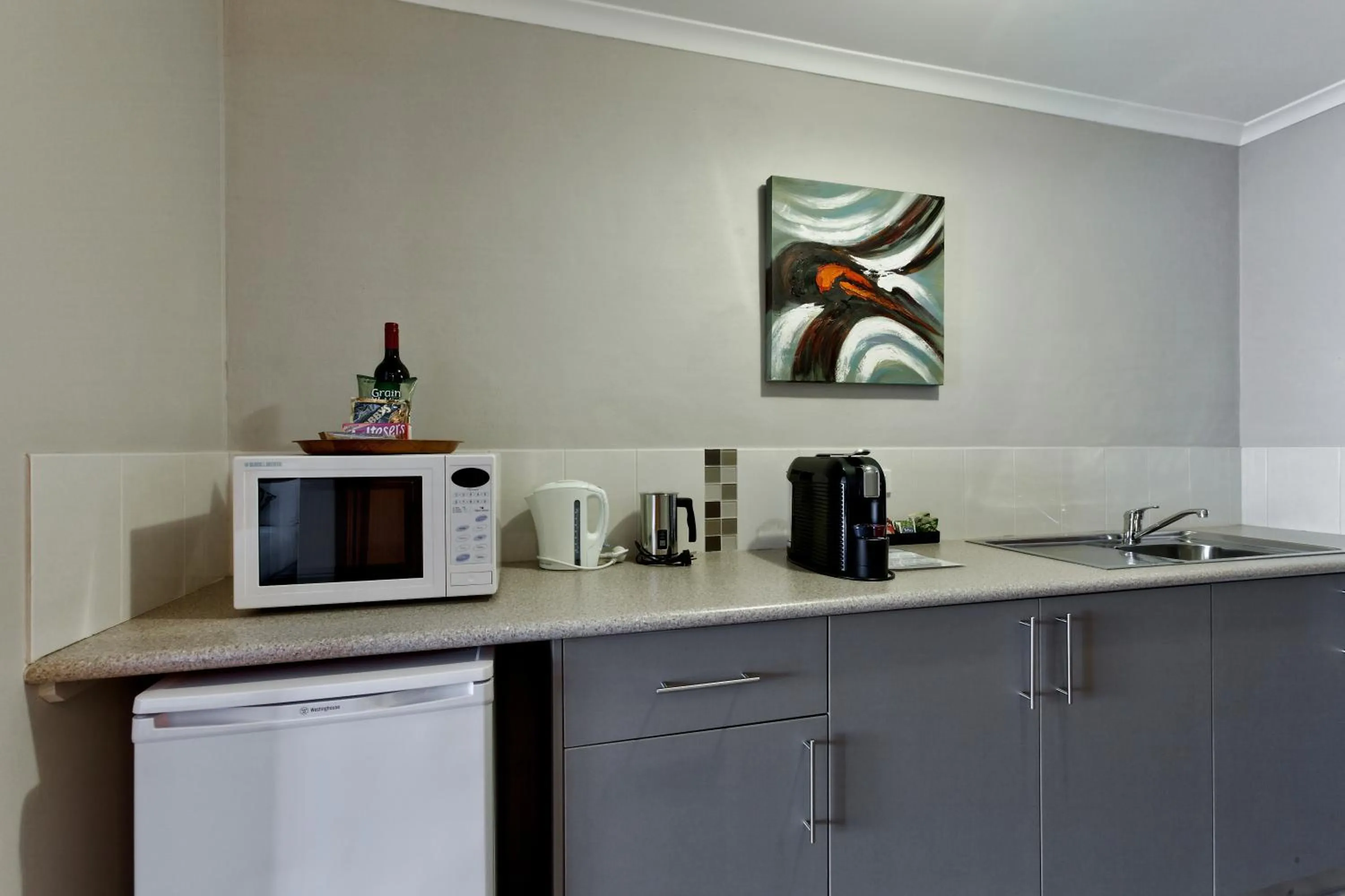 Kitchen or kitchenette in Hume Country Motor Inn