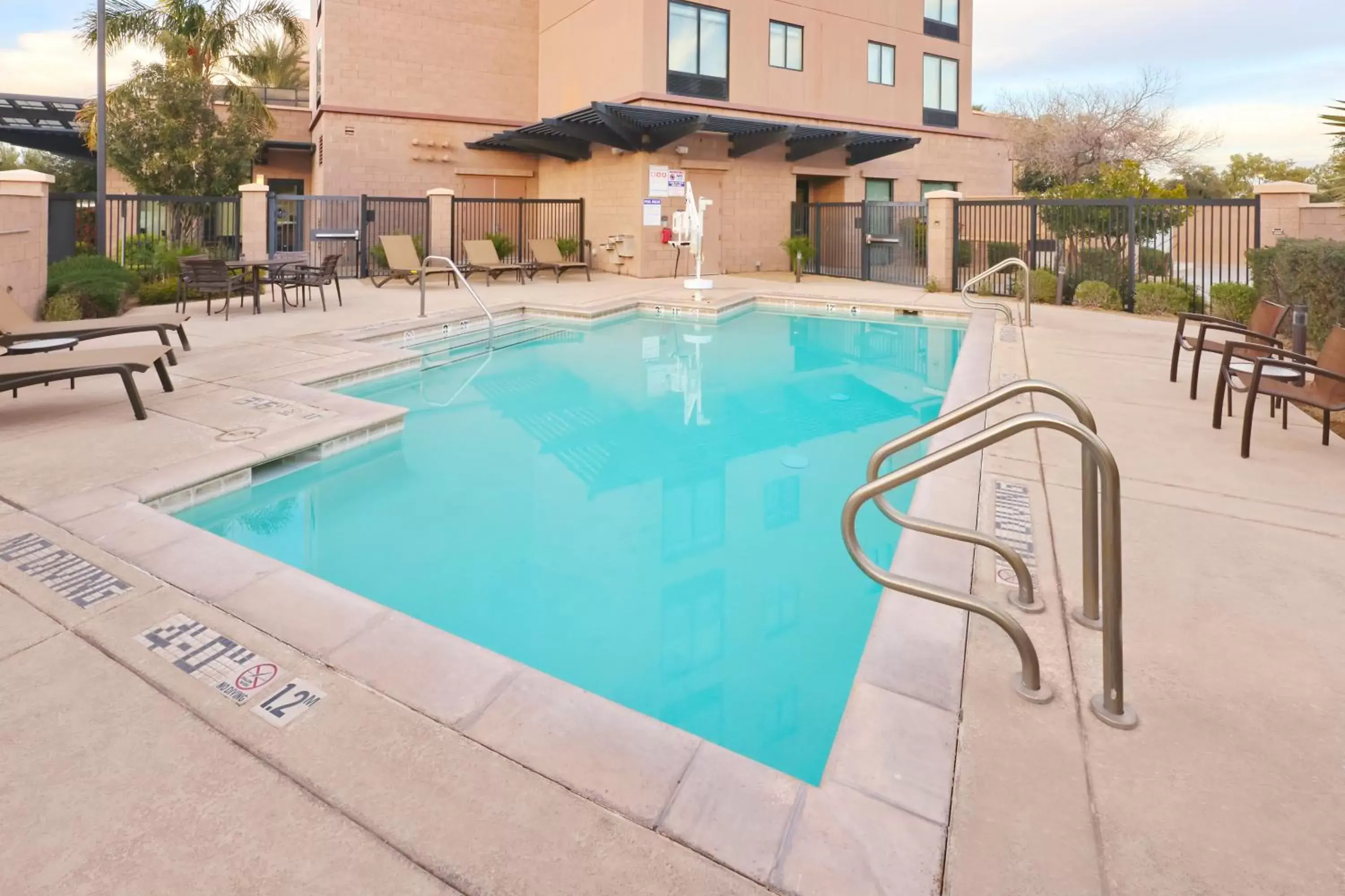 Swimming Pool in Hyatt Place Phoenix Gilbert