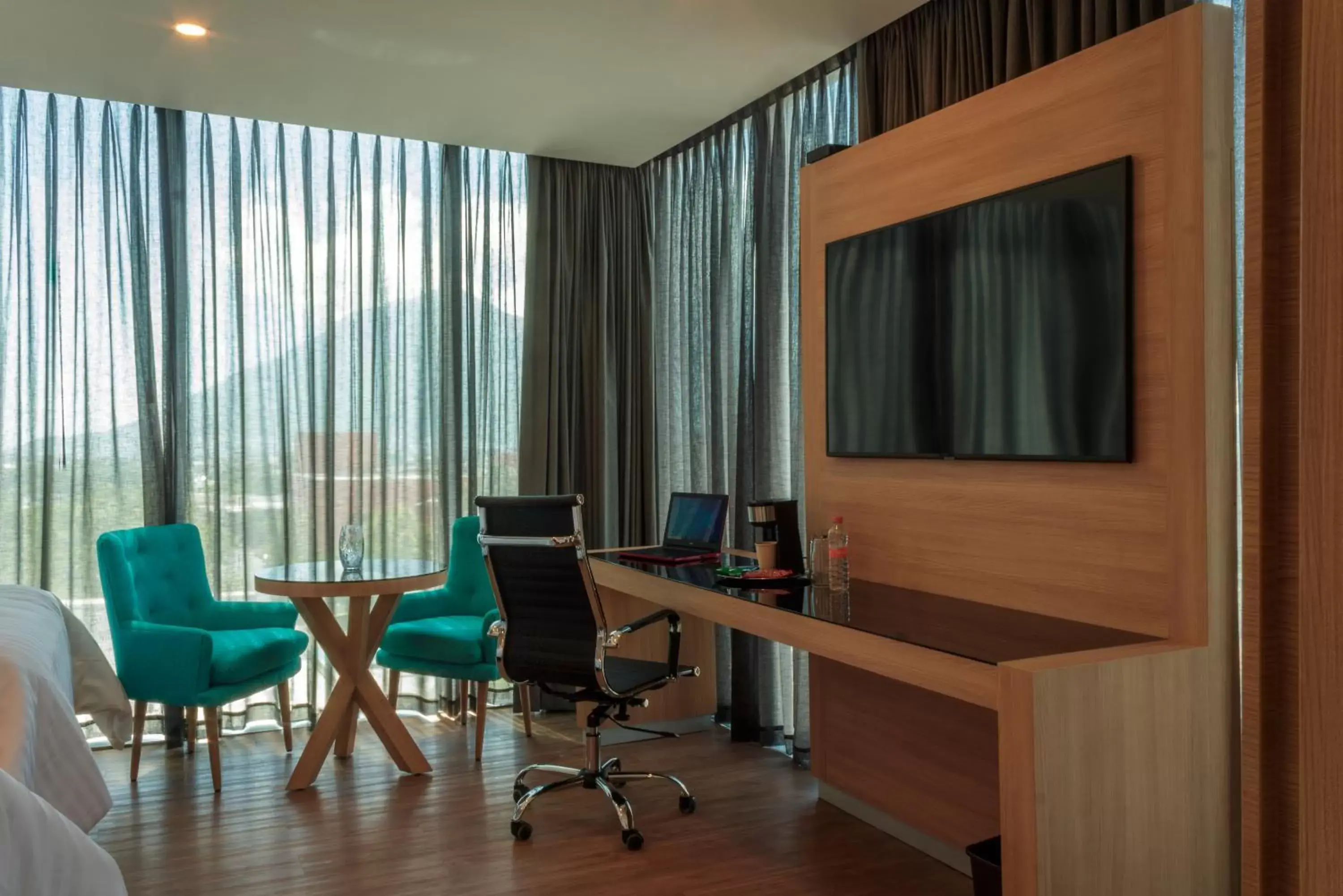 TV and multimedia, TV/Entertainment Center in Hotel Kavia Monterrey