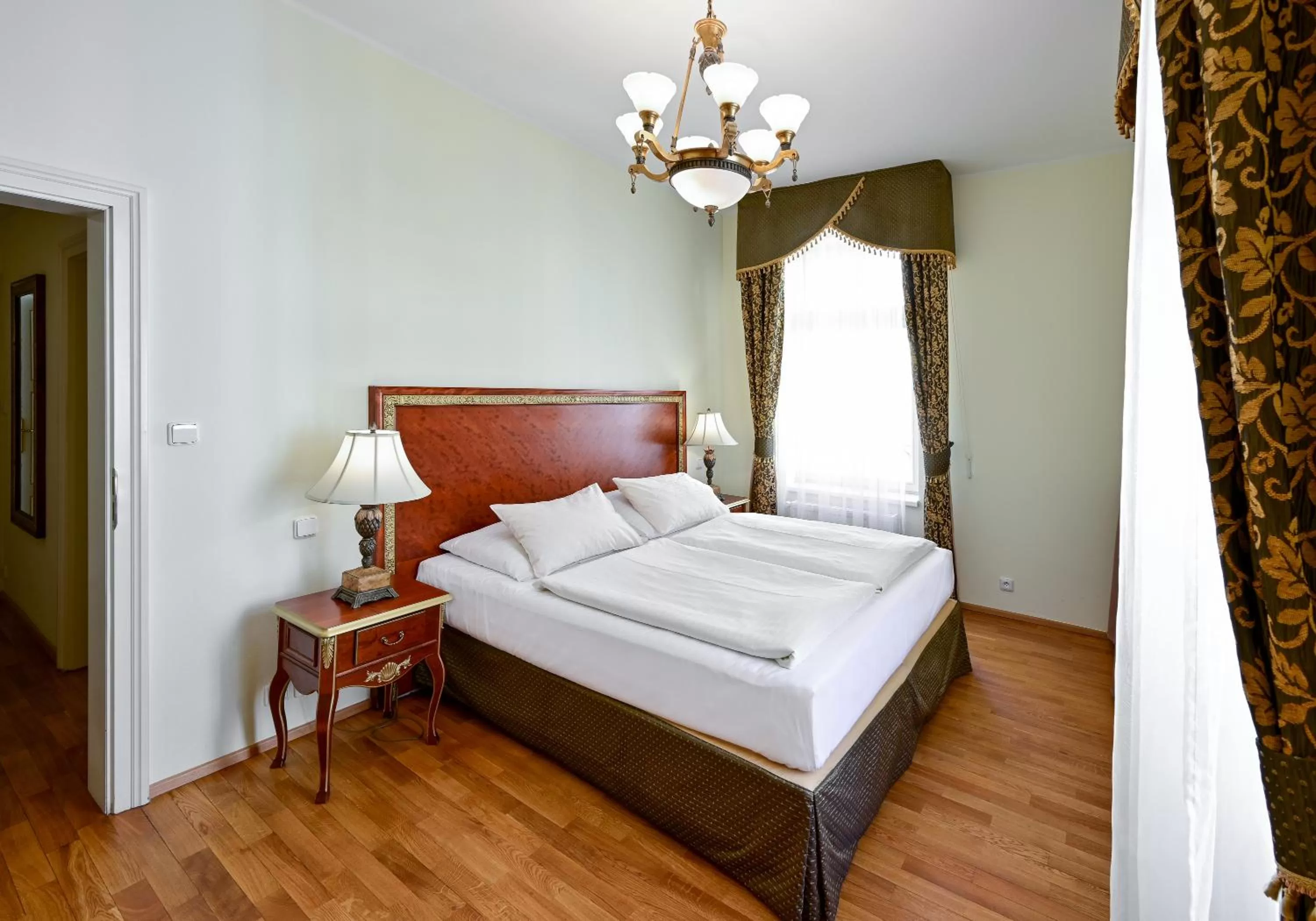 Bedroom, Bed in Residence Romanza