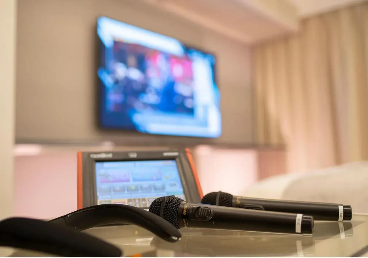 Karaoke, TV/Entertainment Center in HOTEL U's Kouroen