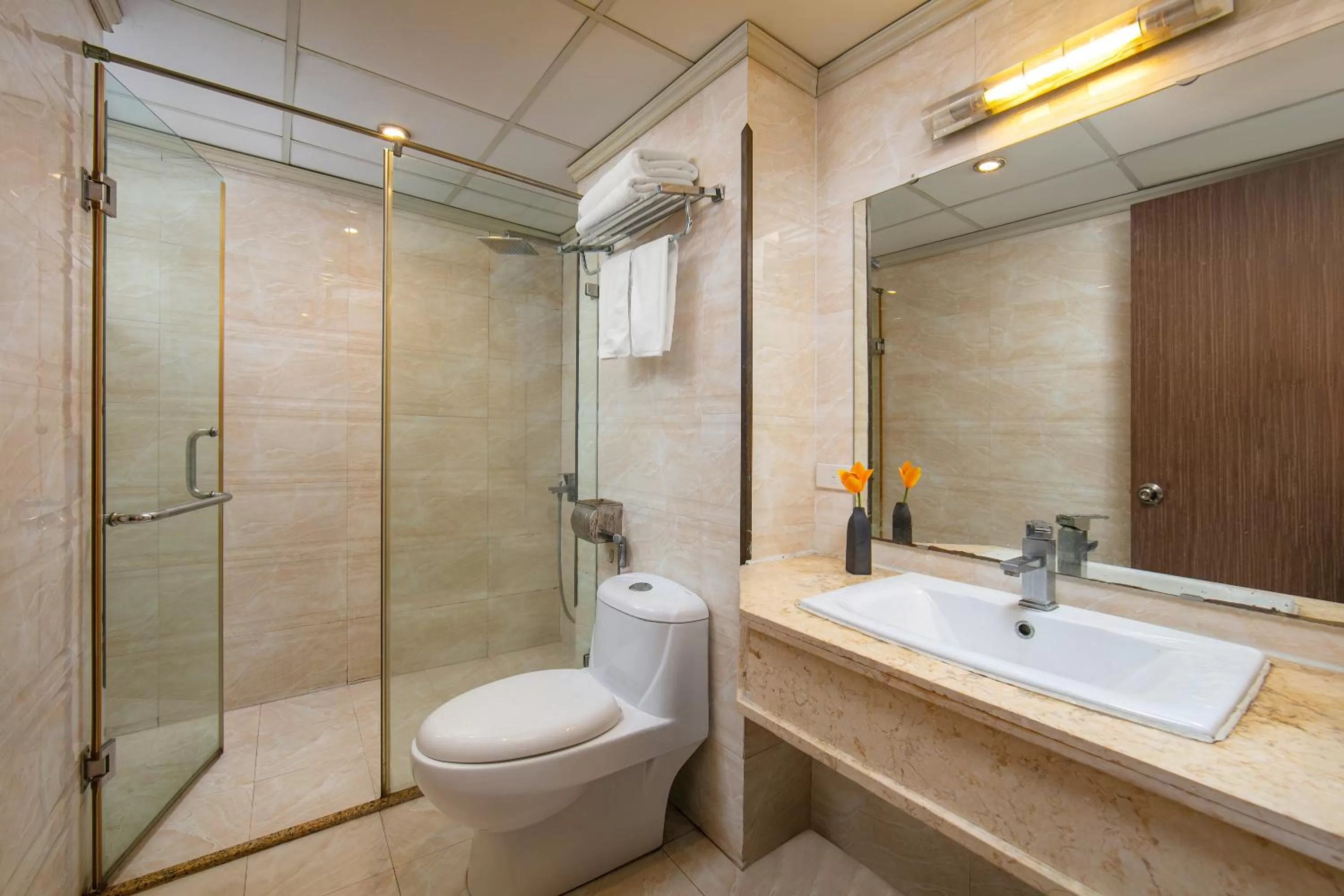 Shower in Hai Mươi Hotel & Apartment