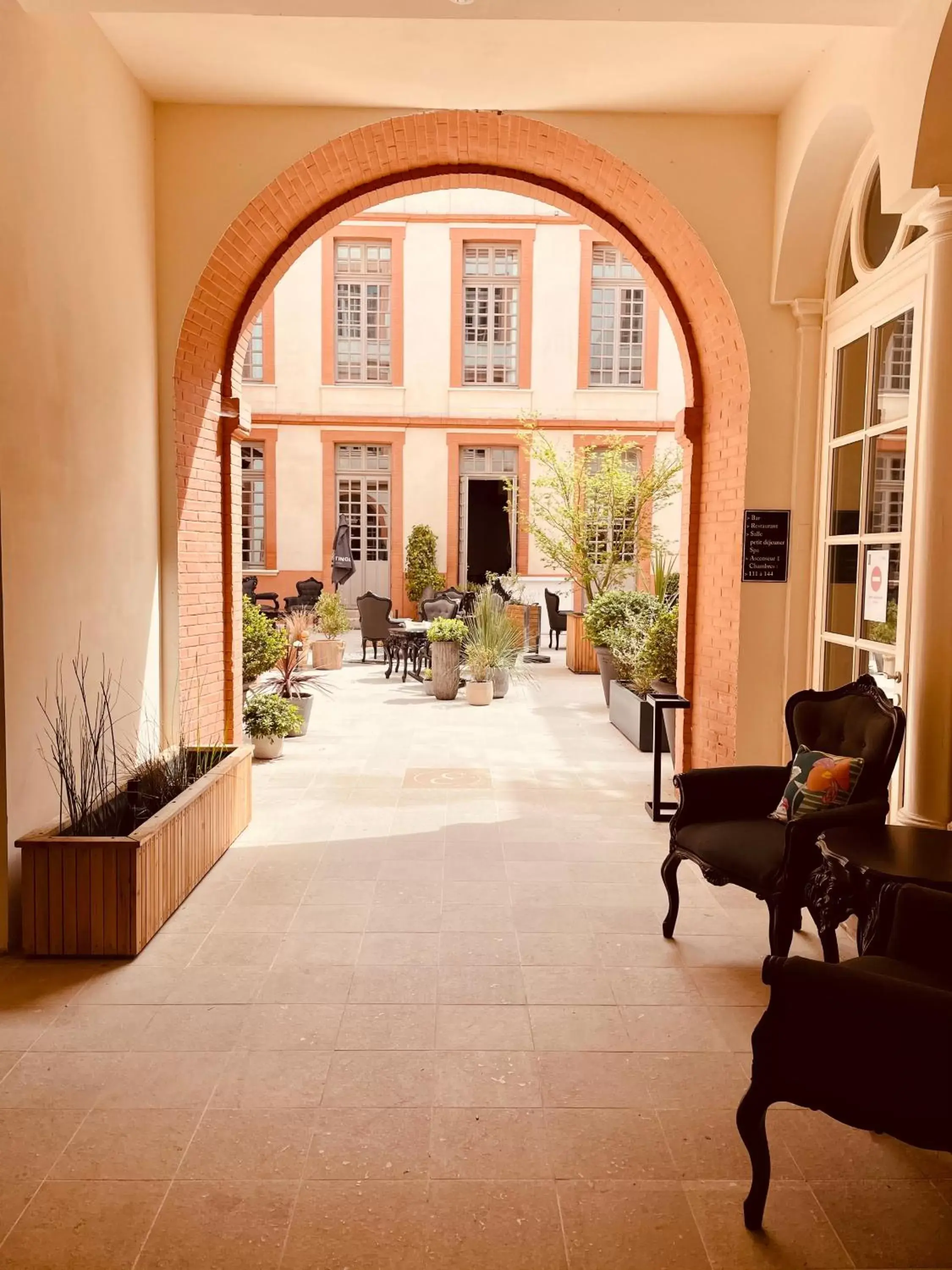 Patio in La Cour des Consuls Hotel and Spa Toulouse - MGallery