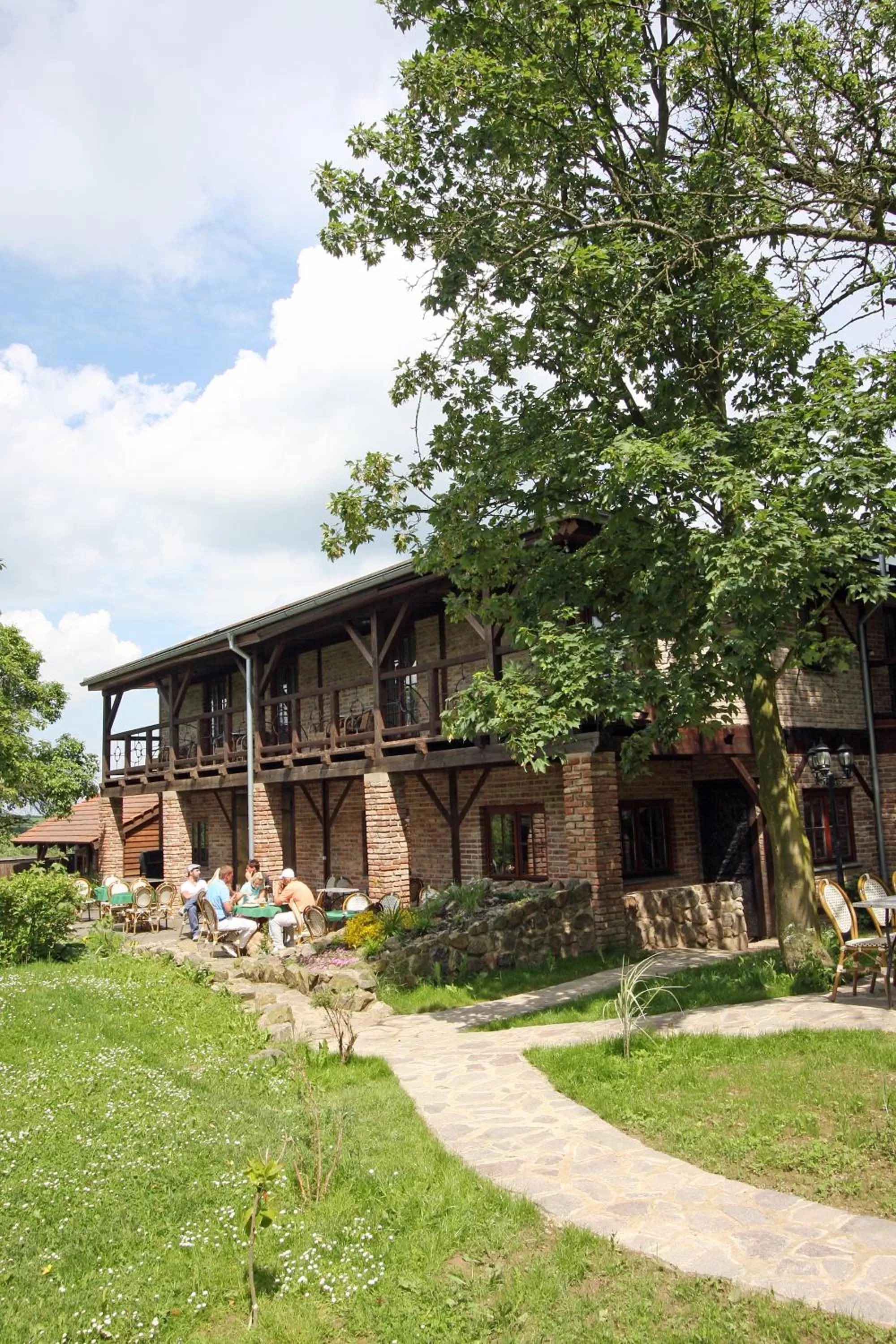 Restaurant/places to eat in Areal Botanika