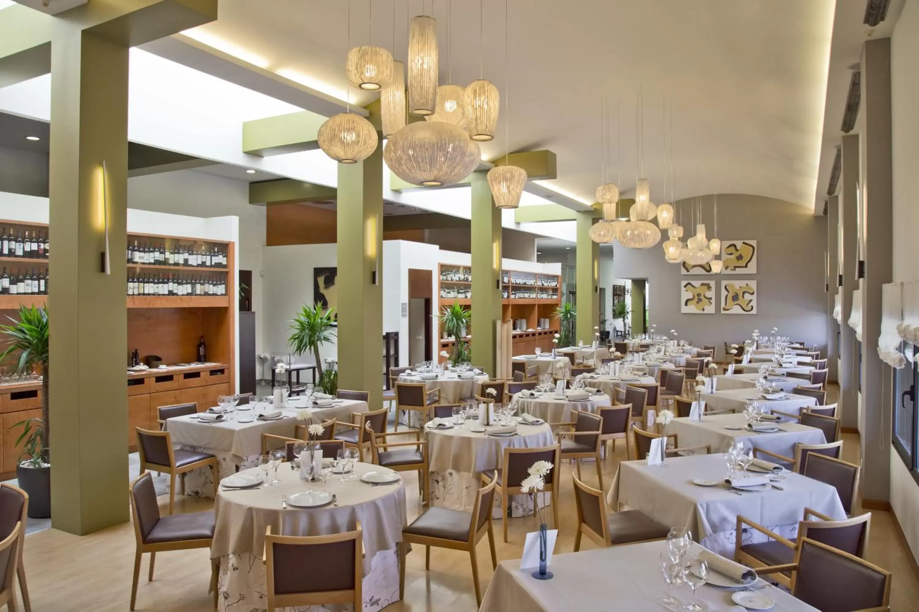Restaurant/Places to Eat in Hq La Galeria
