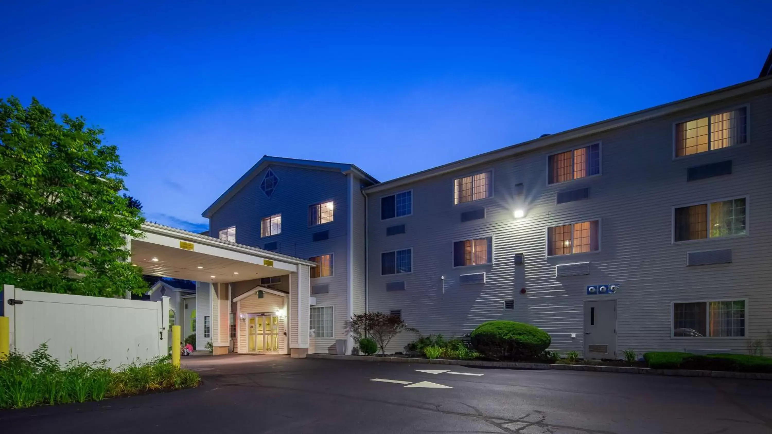 Property Building in Best Western Concord Inn and Suites