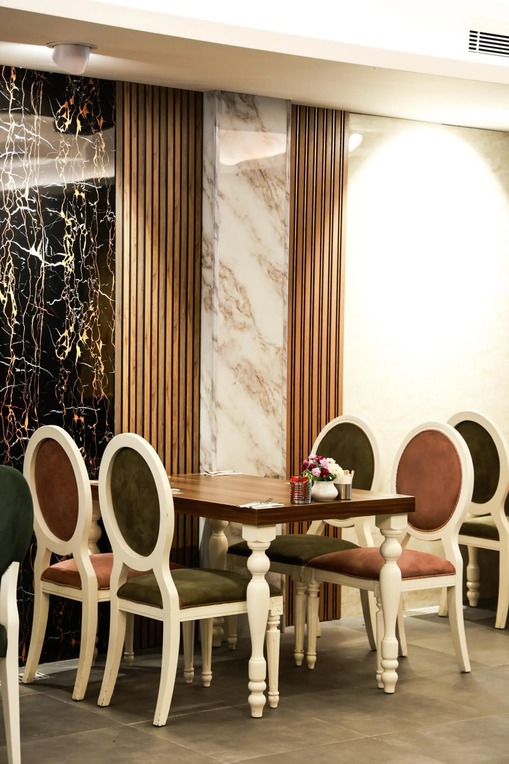 Restaurant/places to eat in Mia Berre Hotels