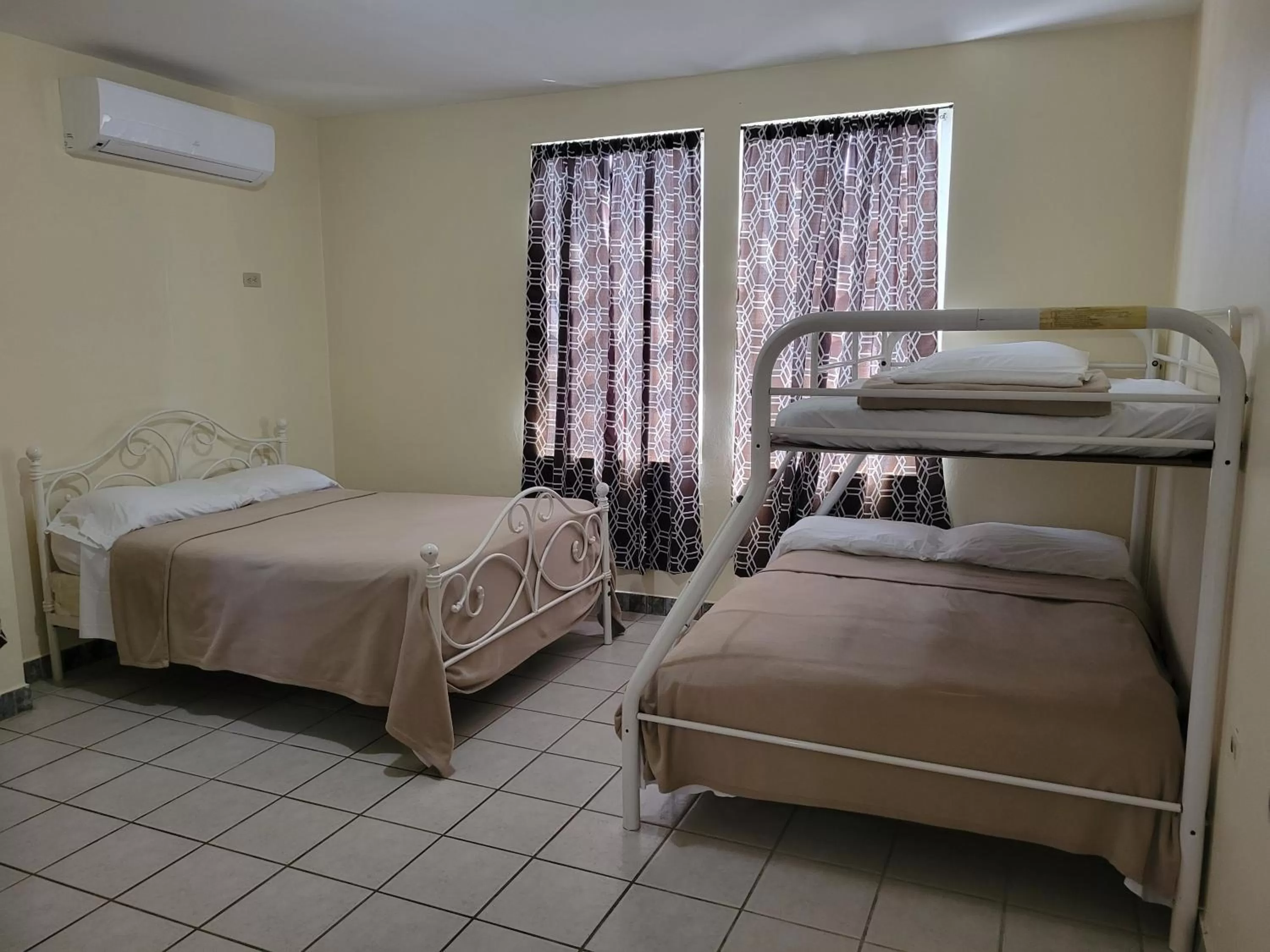 Photo of the whole room, Bed in Aguada of the Seas