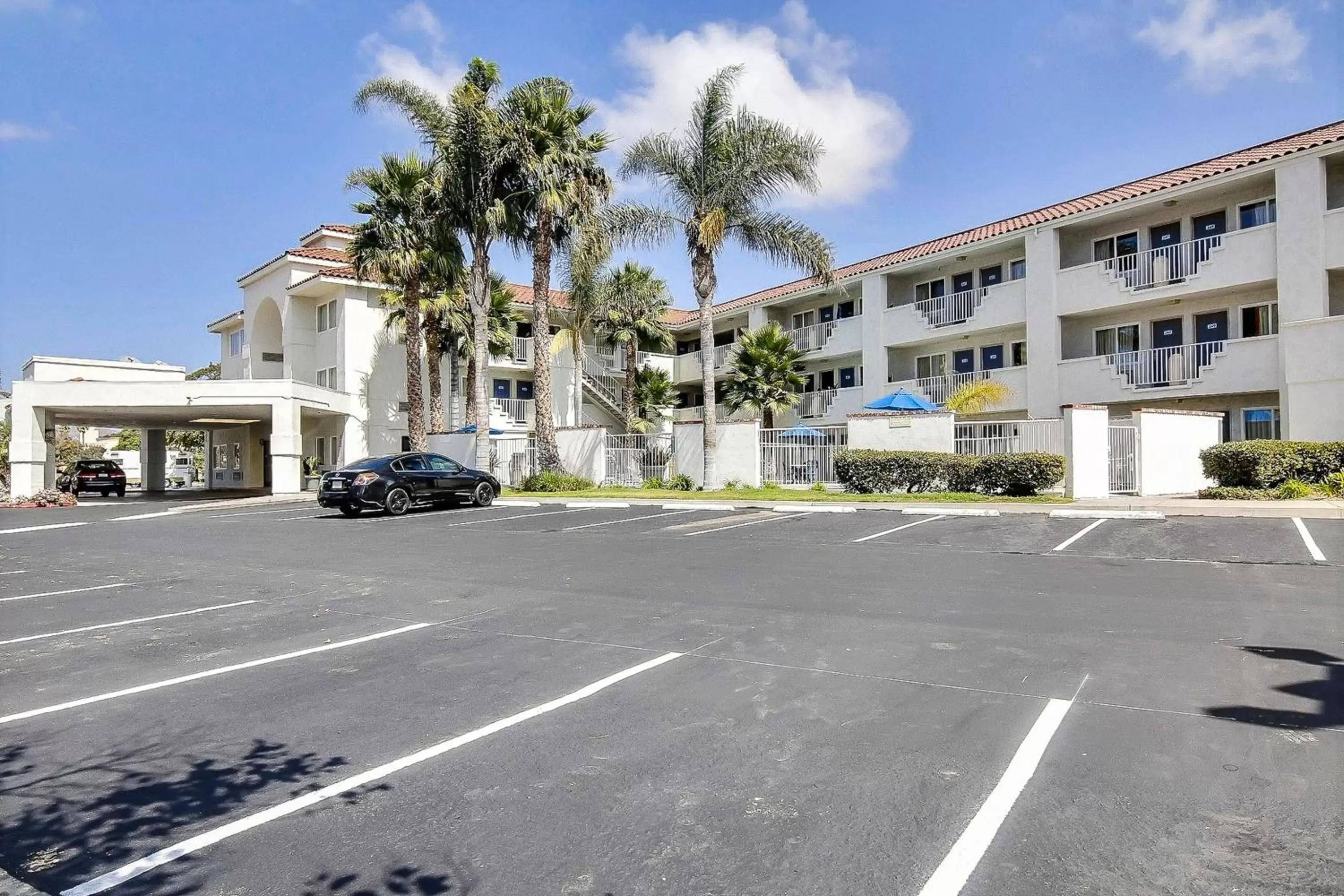 Facade/entrance, Property Building in Motel 6-Ventura, CA - South