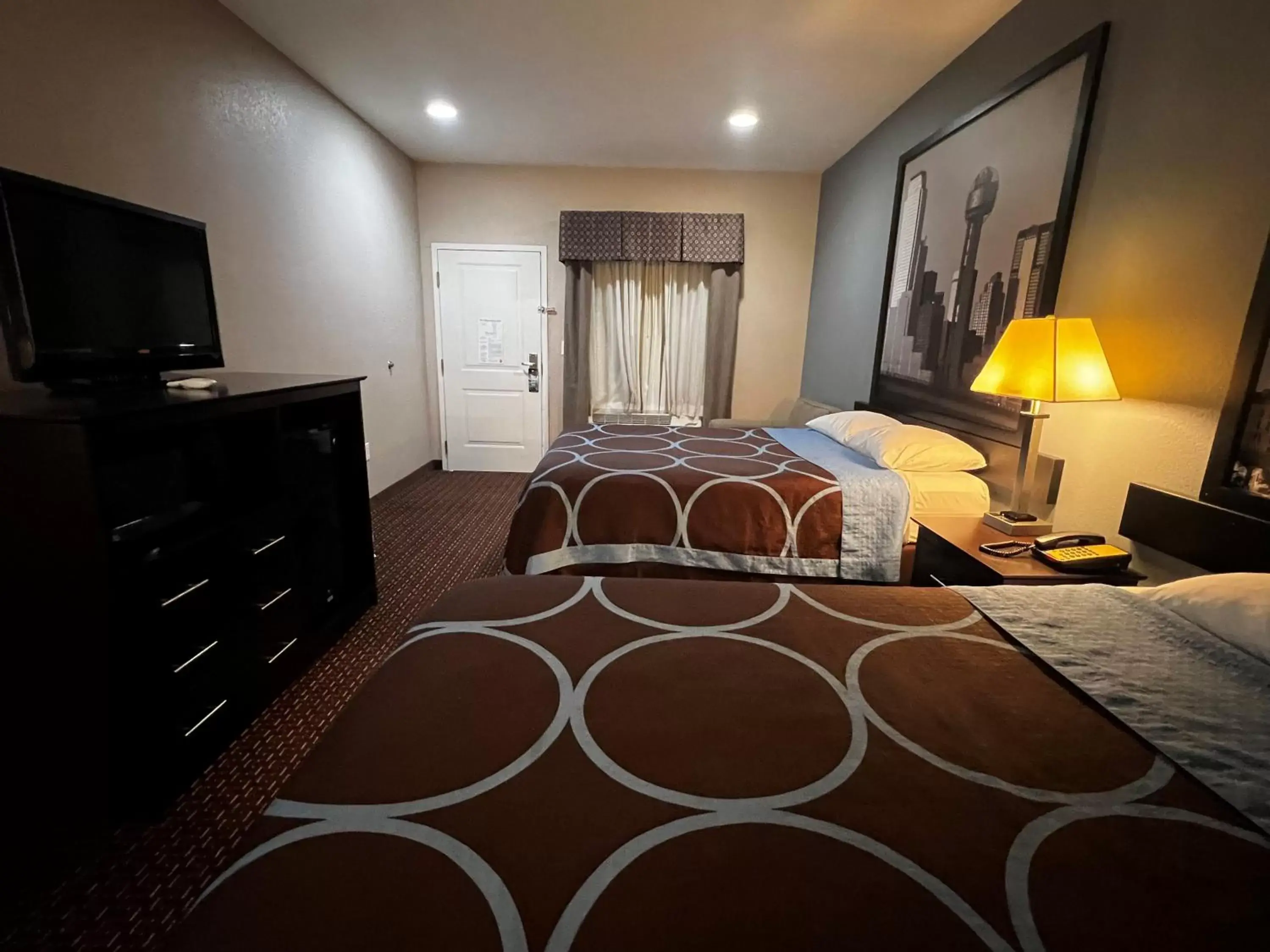 Photo of the whole room, Bed in Super 8 by Wyndham Center