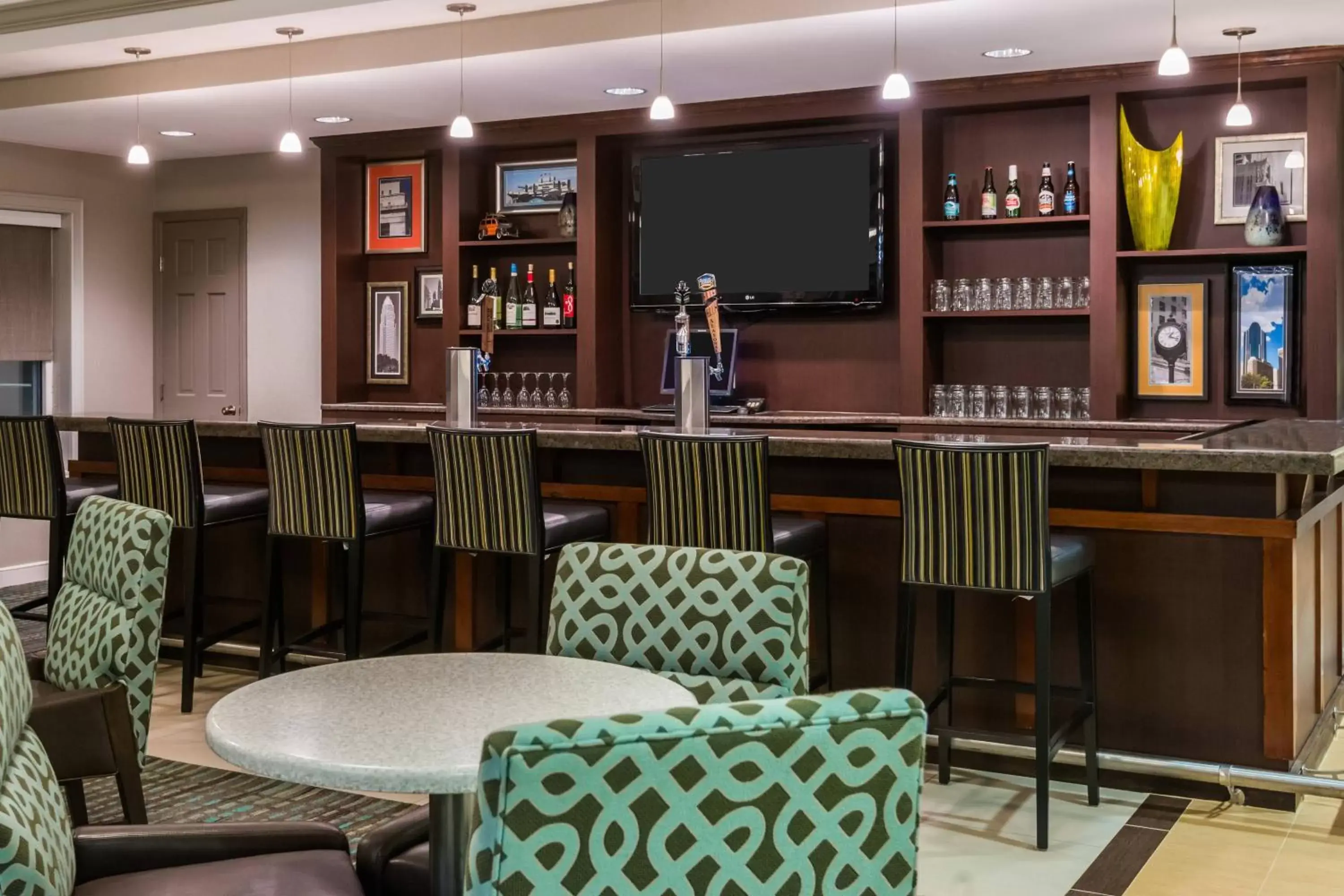 Restaurant/places to eat, Lounge/Bar in Residence Inn Charlotte SouthPark