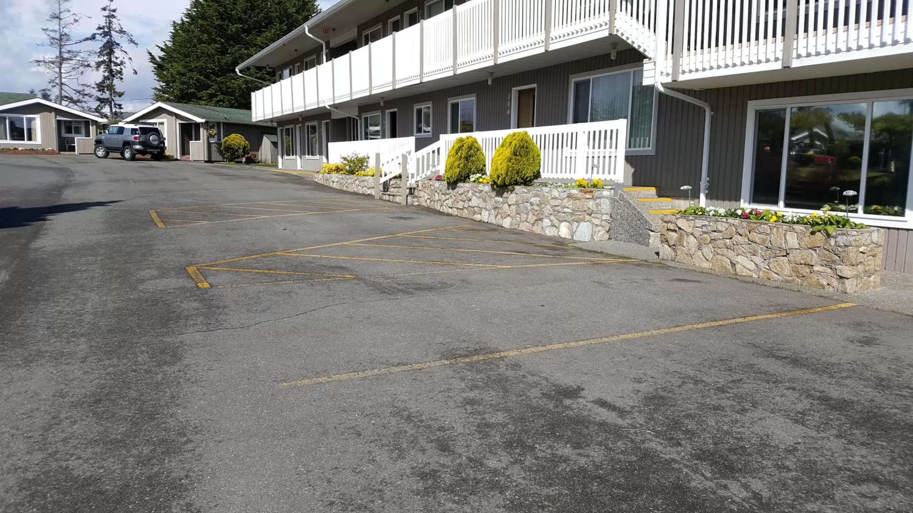 On site, Property Building in The Cedarwood Inn & Suites