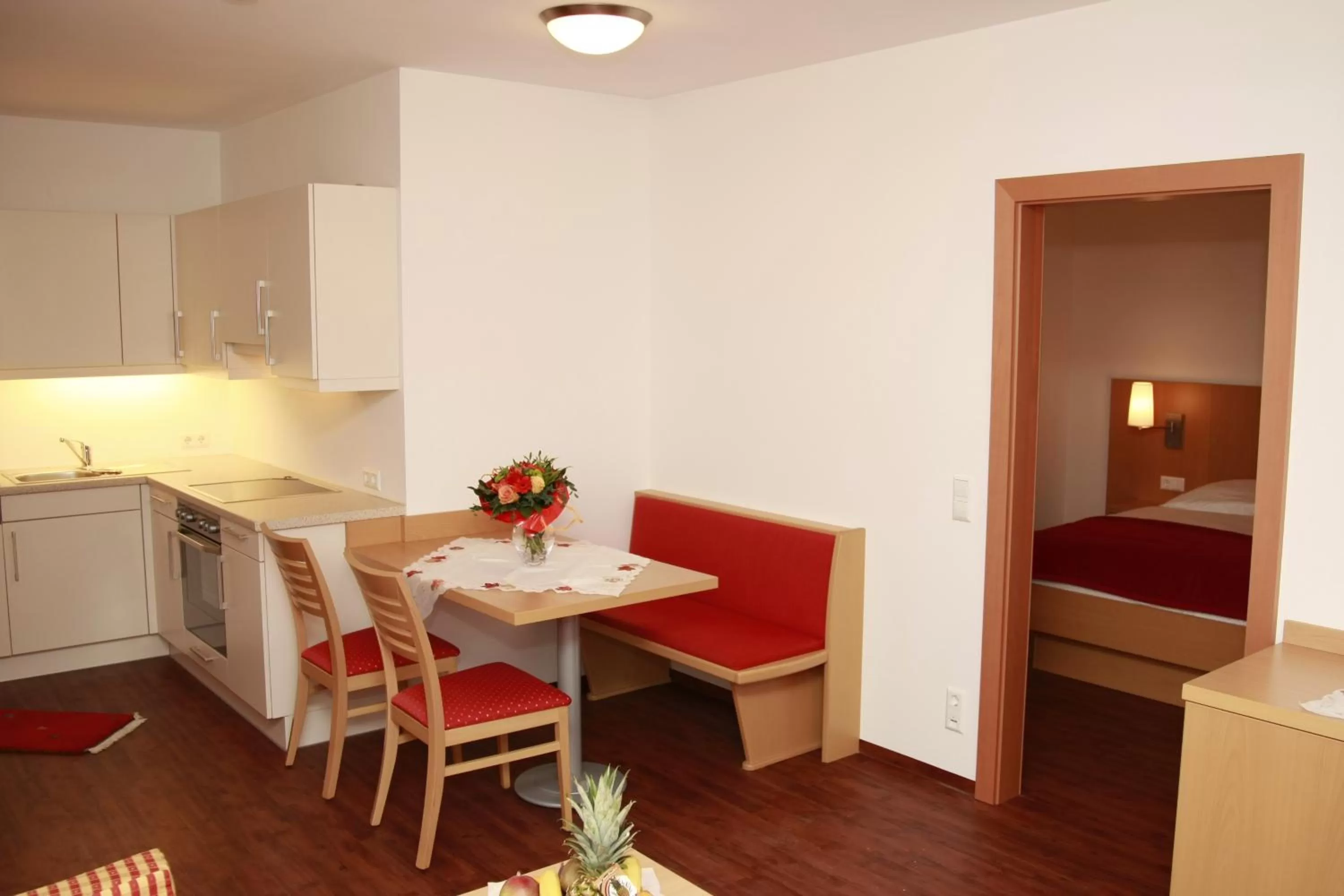 Kitchen or kitchenette, Dining Area in City-Hotel Mödling