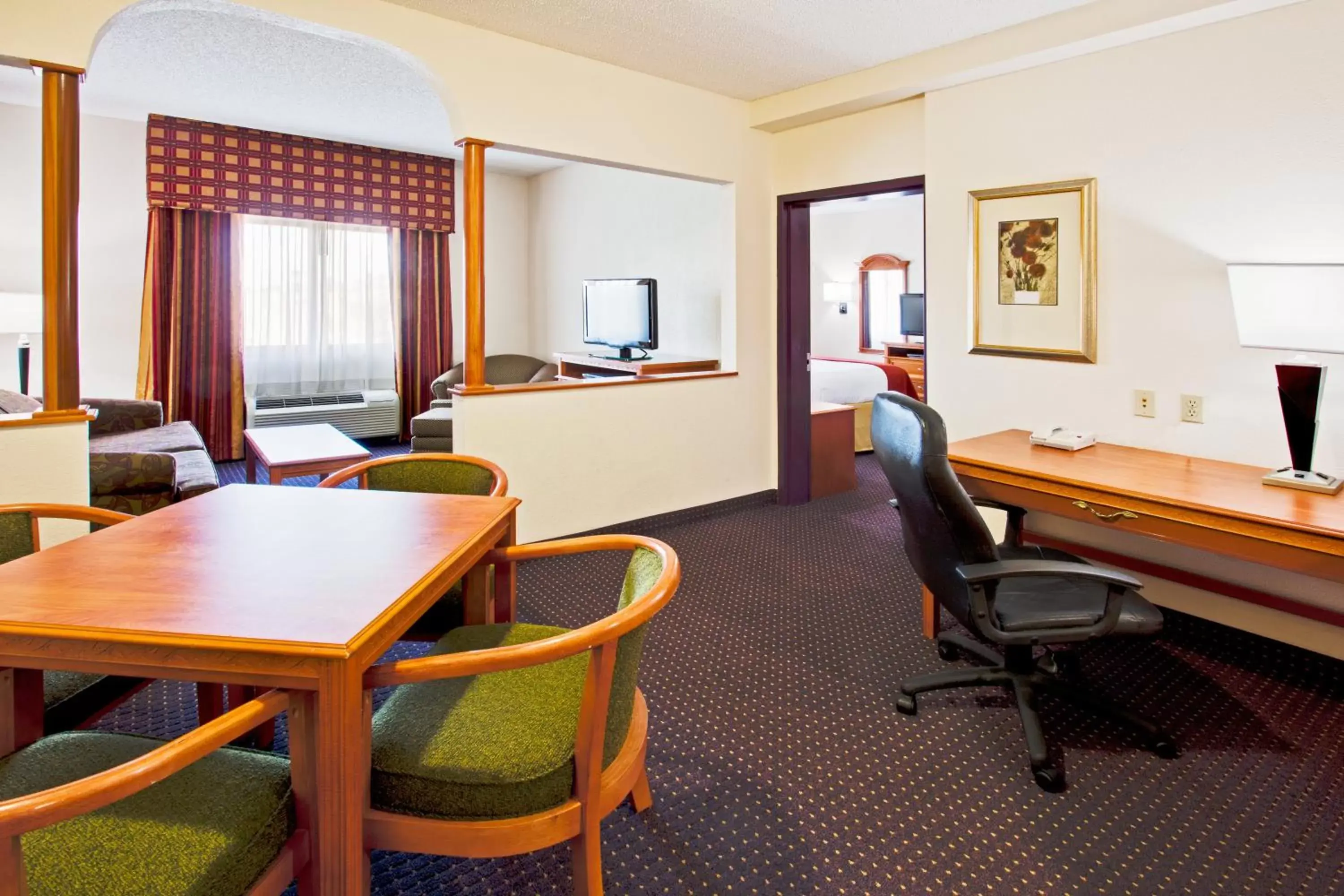 Photo of the whole room in Holiday Inn Express and Suites Fort Lauderdale Airport West, an IHG Hotel